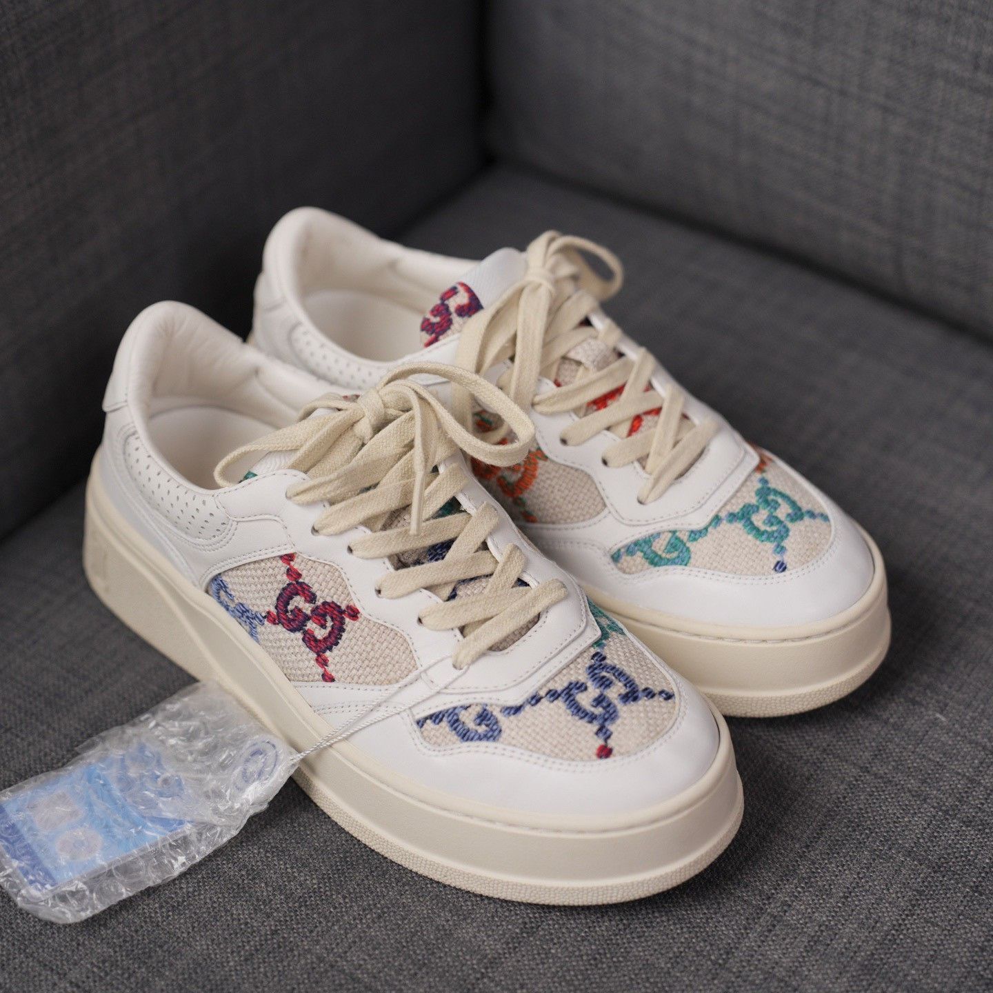 Gucci Gucci Embroidered White Lowtop Sneakers us_7 Women Size US 7 / IT 37 - 5 Thumbnail