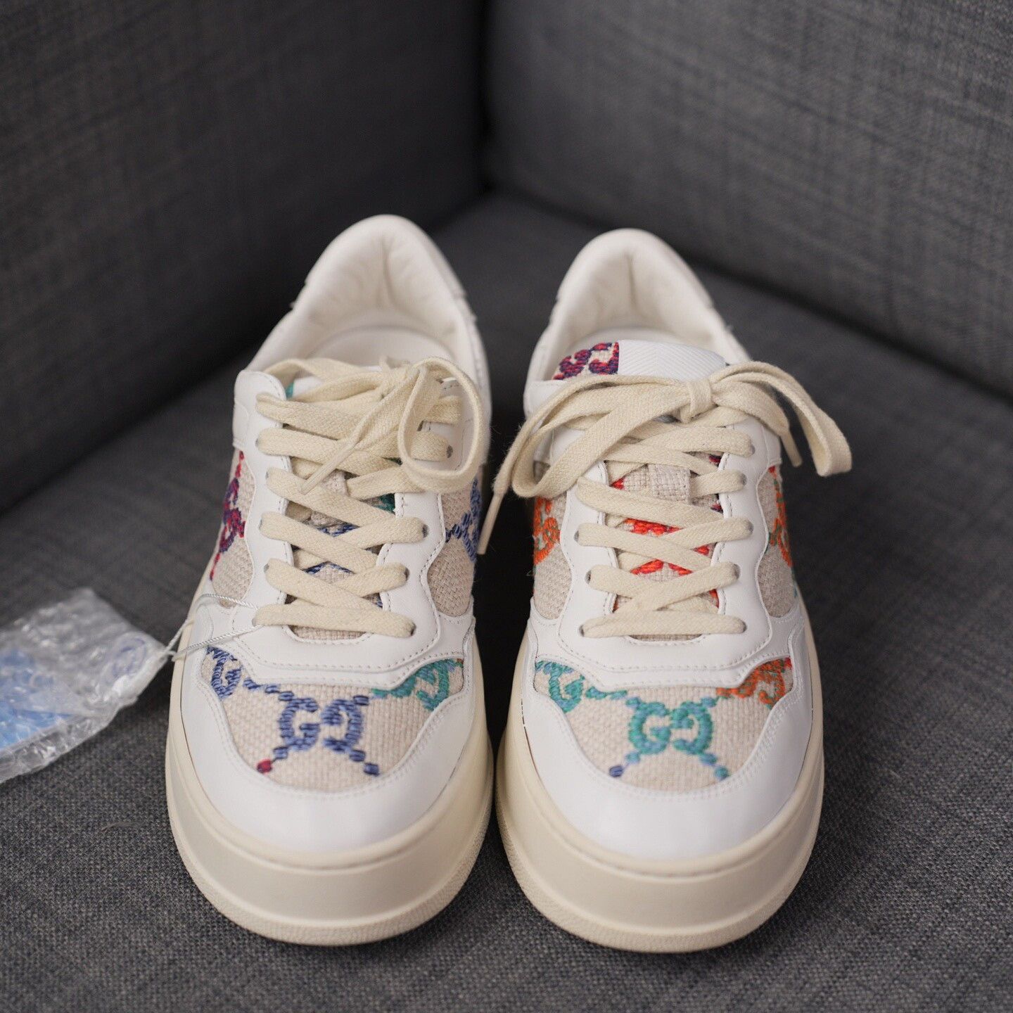 Gucci Gucci Embroidered White Lowtop Sneakers us_7 Women Size US 7 / IT 37 - 4 Thumbnail
