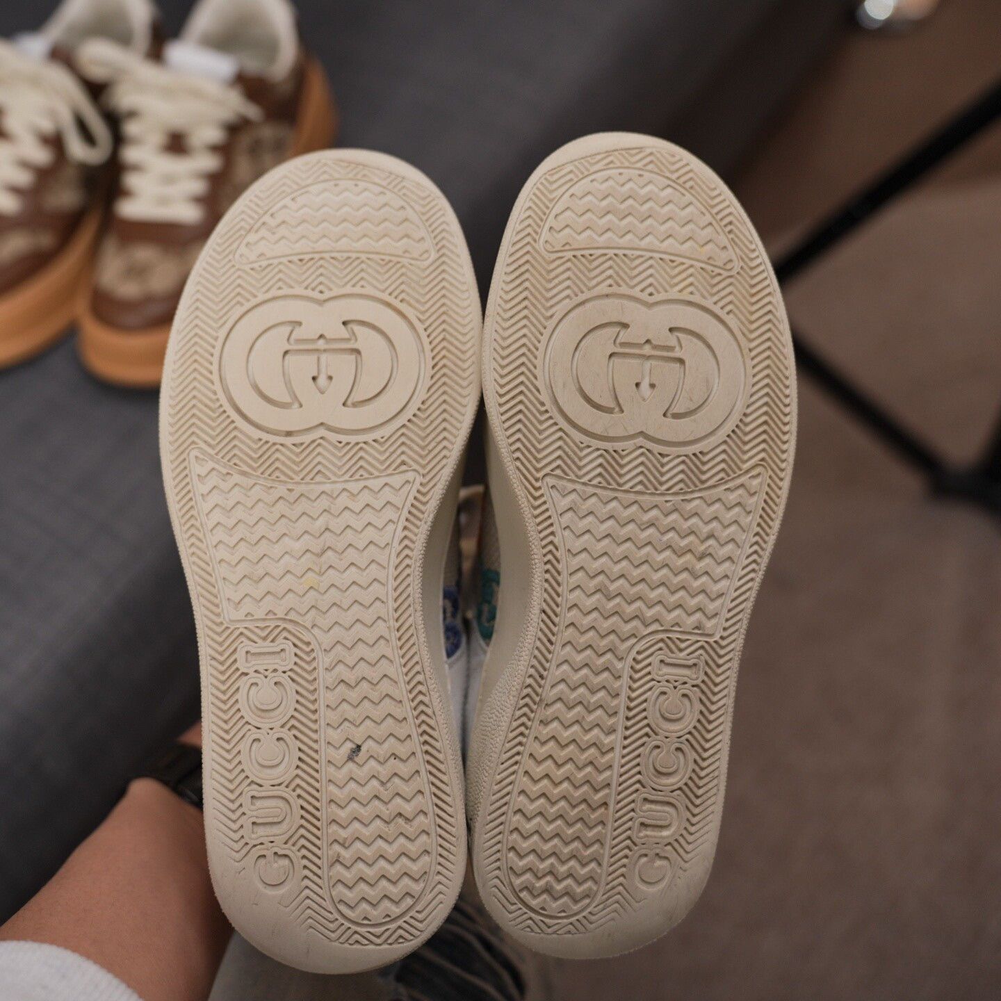 Gucci Gucci Embroidered White Lowtop Sneakers us_7 Women Size US 7 / IT 37 - 9 Thumbnail