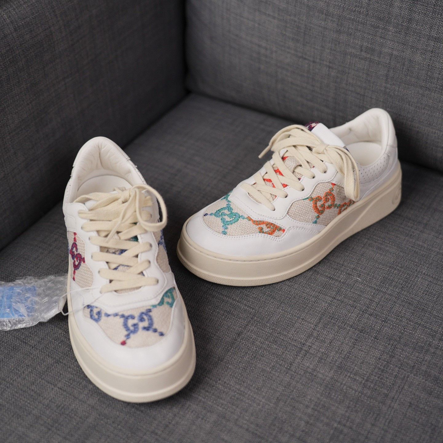 Gucci Gucci Embroidered White Lowtop Sneakers us_7 Women Size US 7 / IT 37 - 3 Thumbnail