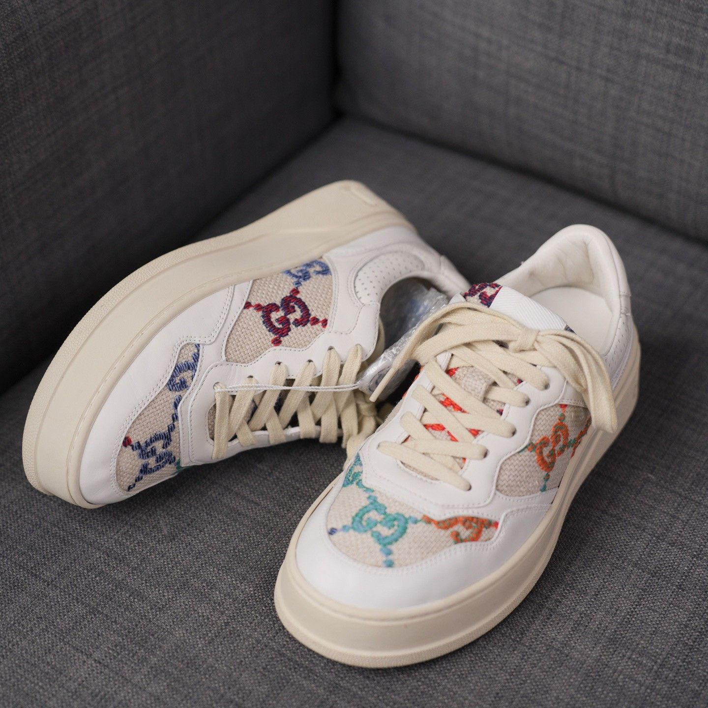 Gucci Gucci Embroidered White Lowtop Sneakers us_7 Women Size US 7 / IT 37 - 2 Thumbnail