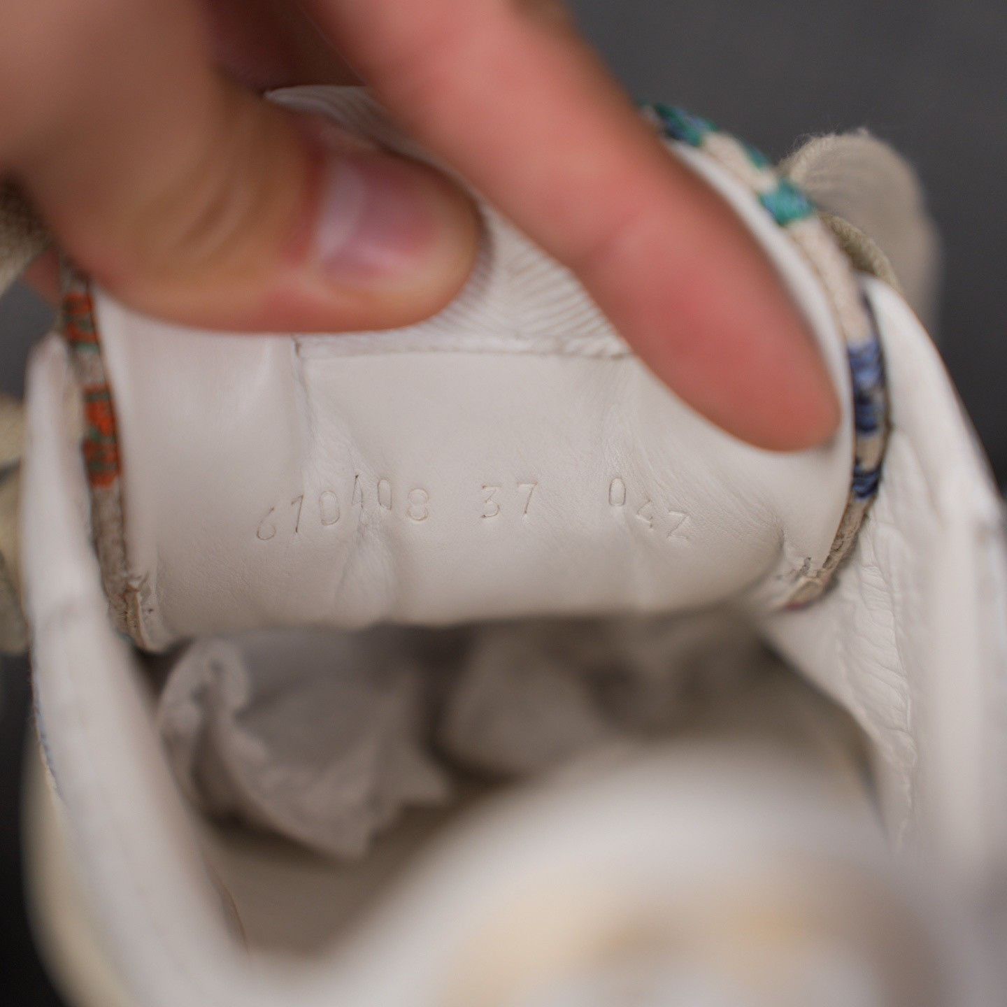 Gucci Gucci Embroidered White Lowtop Sneakers us_7 Women Size US 7 / IT 37 - 7 Thumbnail