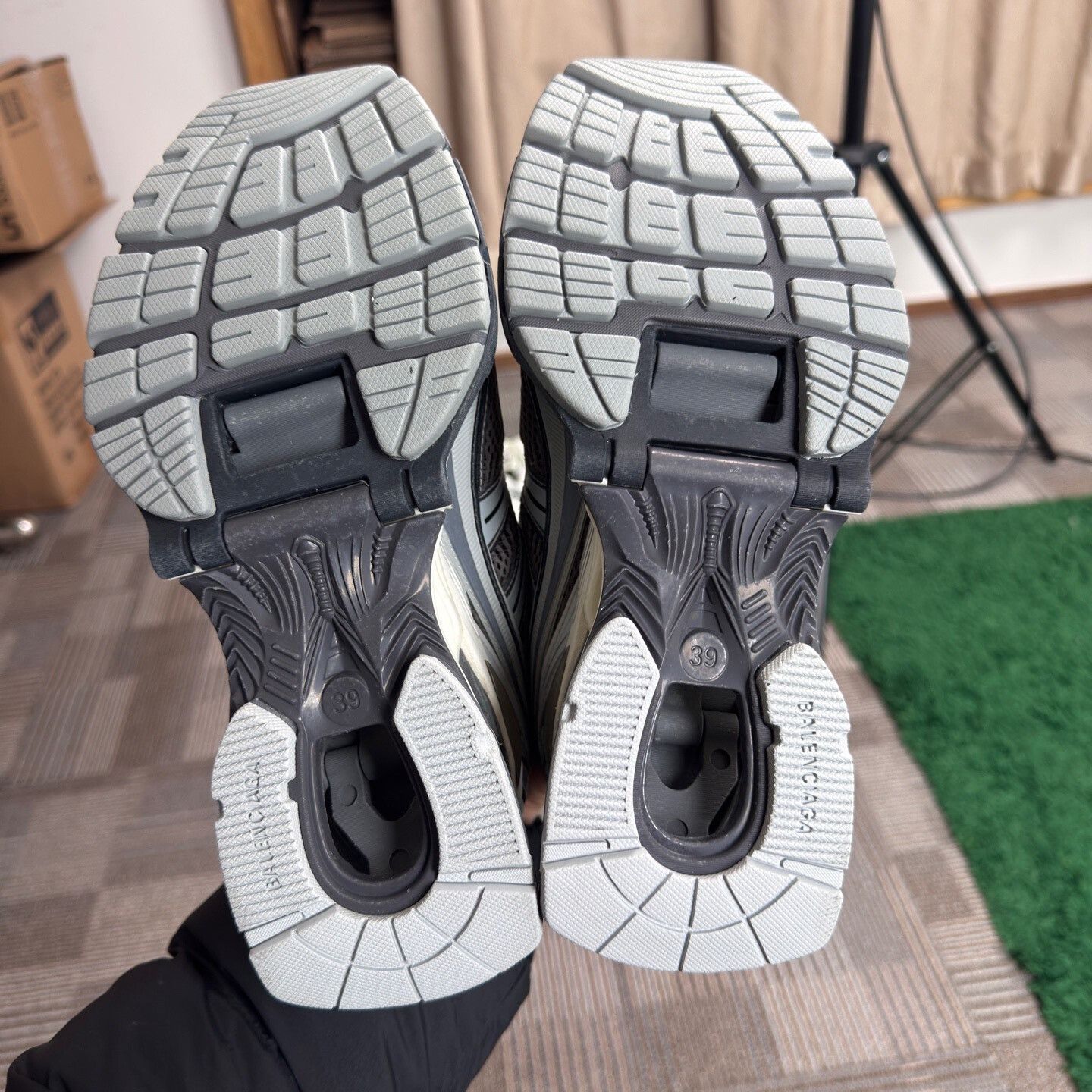 Balenciaga Balenciaga Gray Lowtop Sneakers 6 Men Size US 6 / EU 39 - 8 Thumbnail