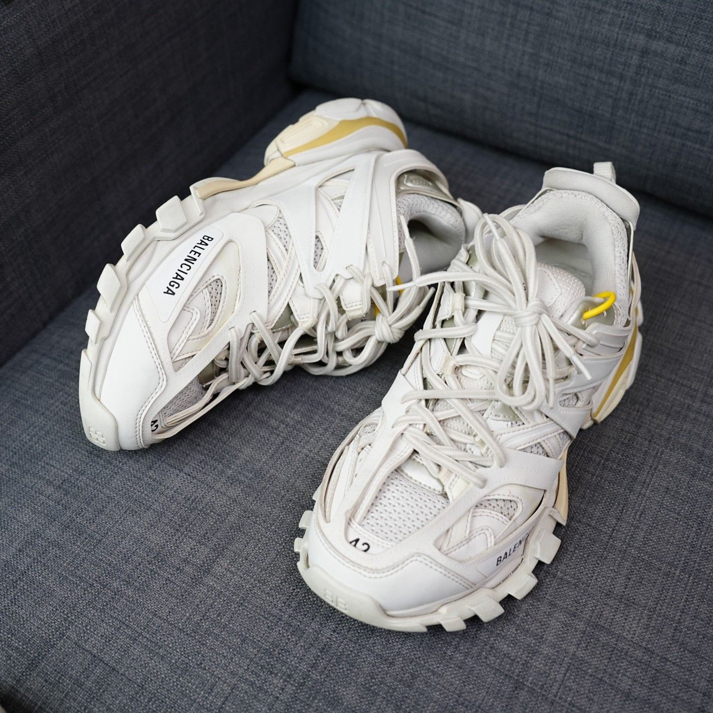 Balenciaga Balenciaga White Lowtop Sneakers 9 Men Size US 9 / EU 42 - 2 Thumbnail