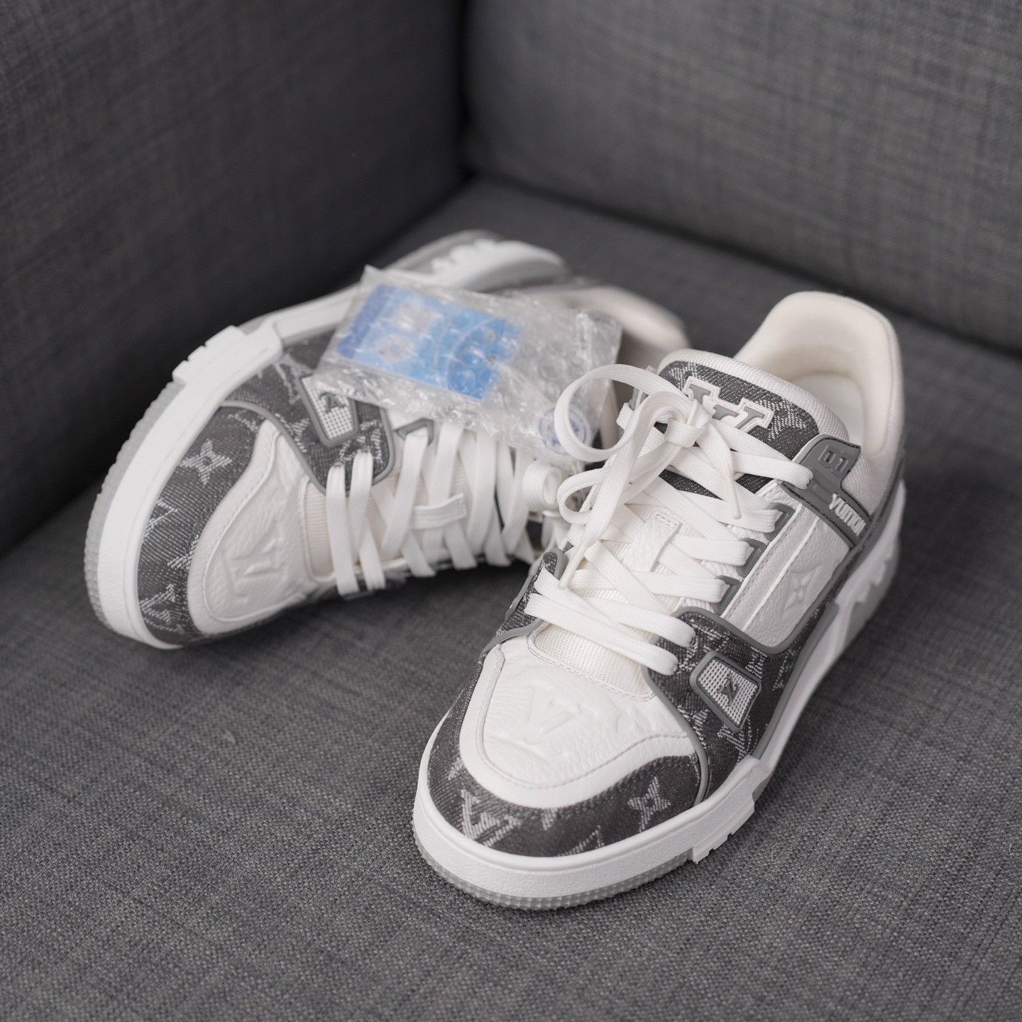 Louis Vuitton Louis Vuitton Training Denim White Lowtop Sneakers Women Size US 7.5 / IT 37.5 - 2 Thumbnail