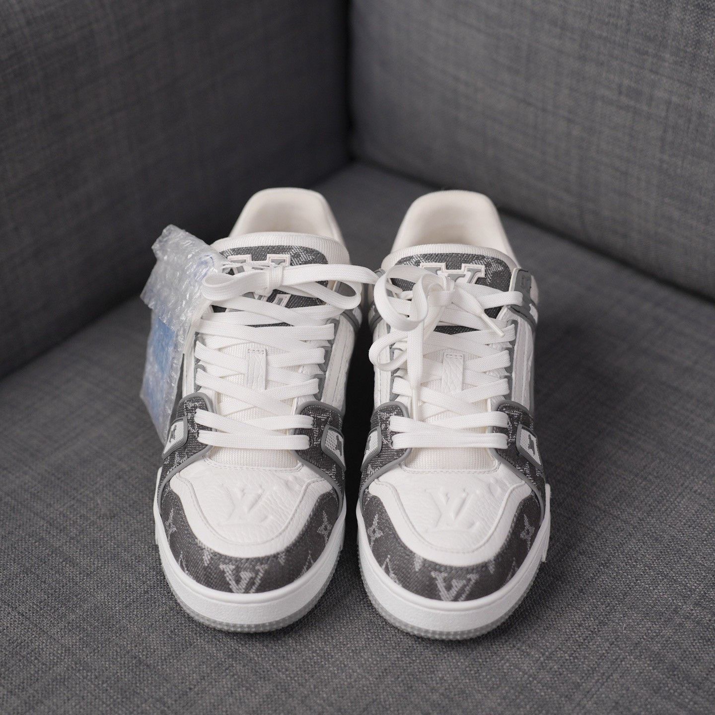 Louis Vuitton Louis Vuitton Training Denim White Lowtop Sneakers Women Size US 7.5 / IT 37.5 - 4 Thumbnail