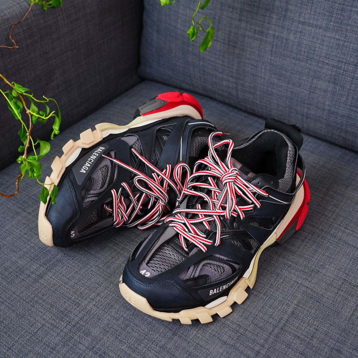 Balenciaga Balenciaga Black Lowtop Sneakers 9 Men Size US 9 / EU 42 - 2 Thumbnail