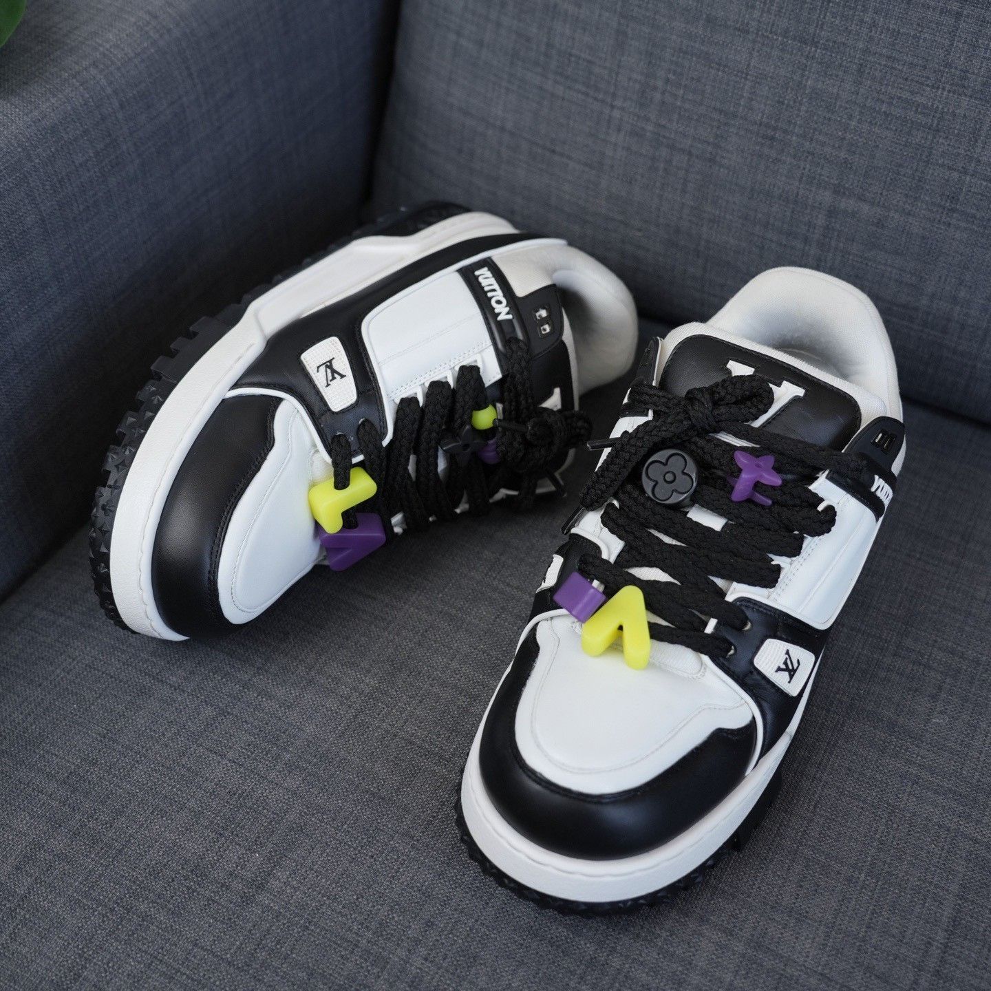 Louis Vuitton Louis Vuitton Training Black Lowtop Sneakers 12 Men Size US 12 / EU 45 - 2 Thumbnail