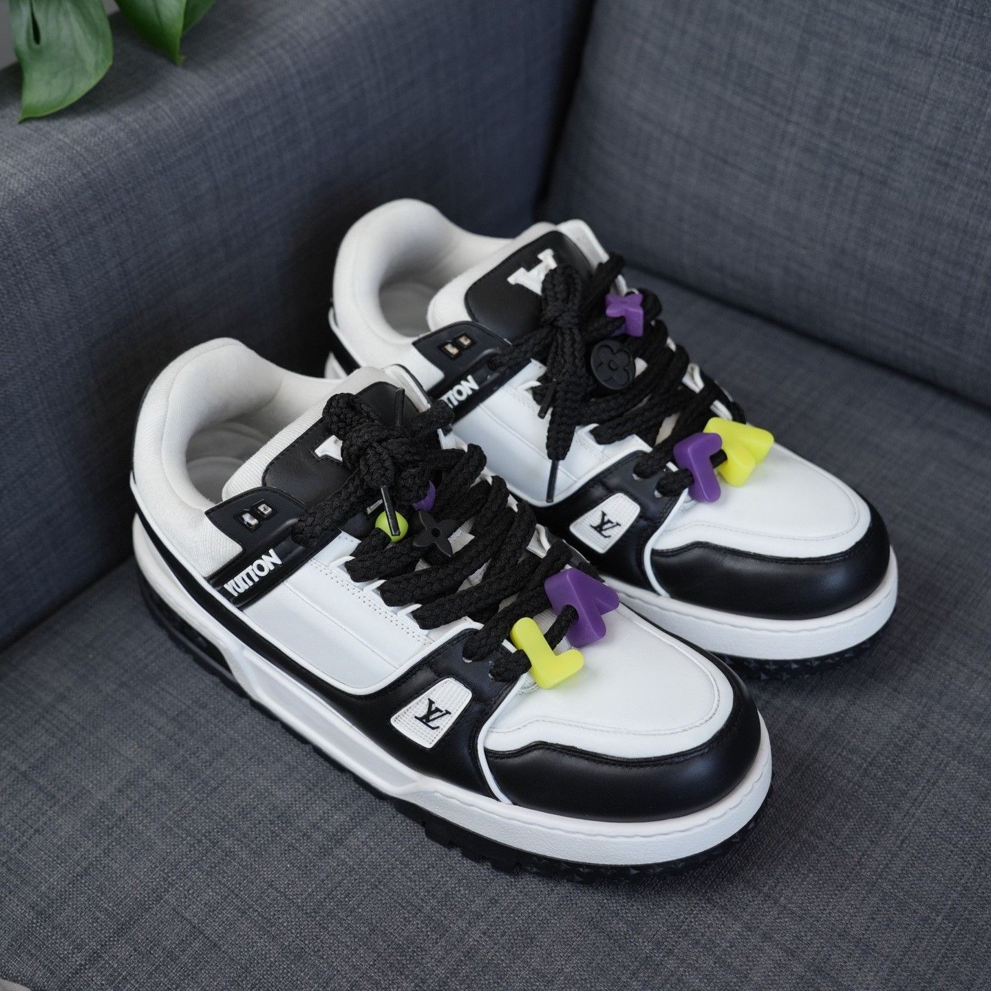 Louis Vuitton Louis Vuitton Training Black Lowtop Sneakers 12 Men Size US 12 / EU 45 - 5 Thumbnail