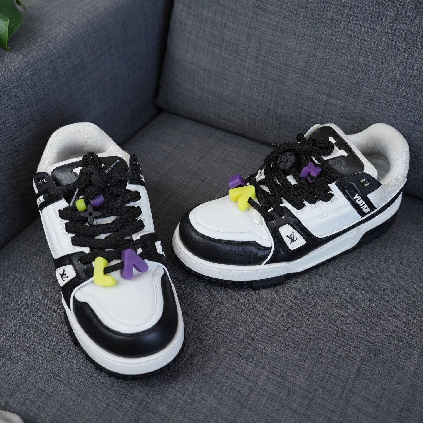 Louis Vuitton Louis Vuitton Training Black Lowtop Sneakers 12 Men Size US 12 / EU 45 - 3 Thumbnail