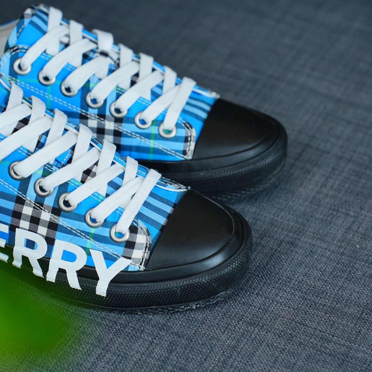 Burberry Burberry Canvas Plaid Blue Lowtop Sneakers us_8 Women Size US 8 / IT 38 - 4 Thumbnail