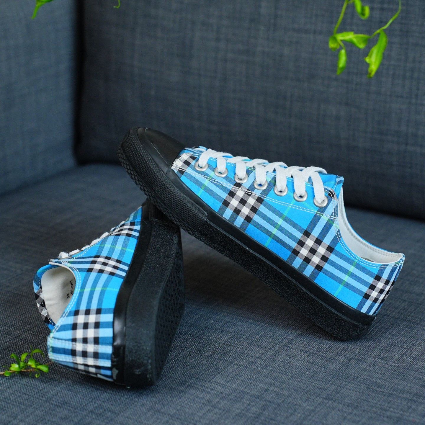 Burberry Burberry Canvas Plaid Blue Lowtop Sneakers us_8 Women Size US 8 / IT 38 - 8 Thumbnail