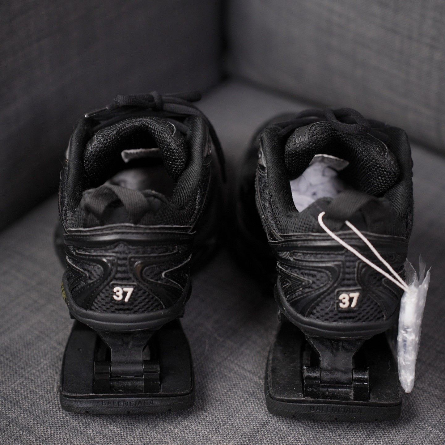 Balenciaga Balenciaga Black Lowtop Sneakers us_7 Women Size US 7 / IT 37 - 6 Thumbnail