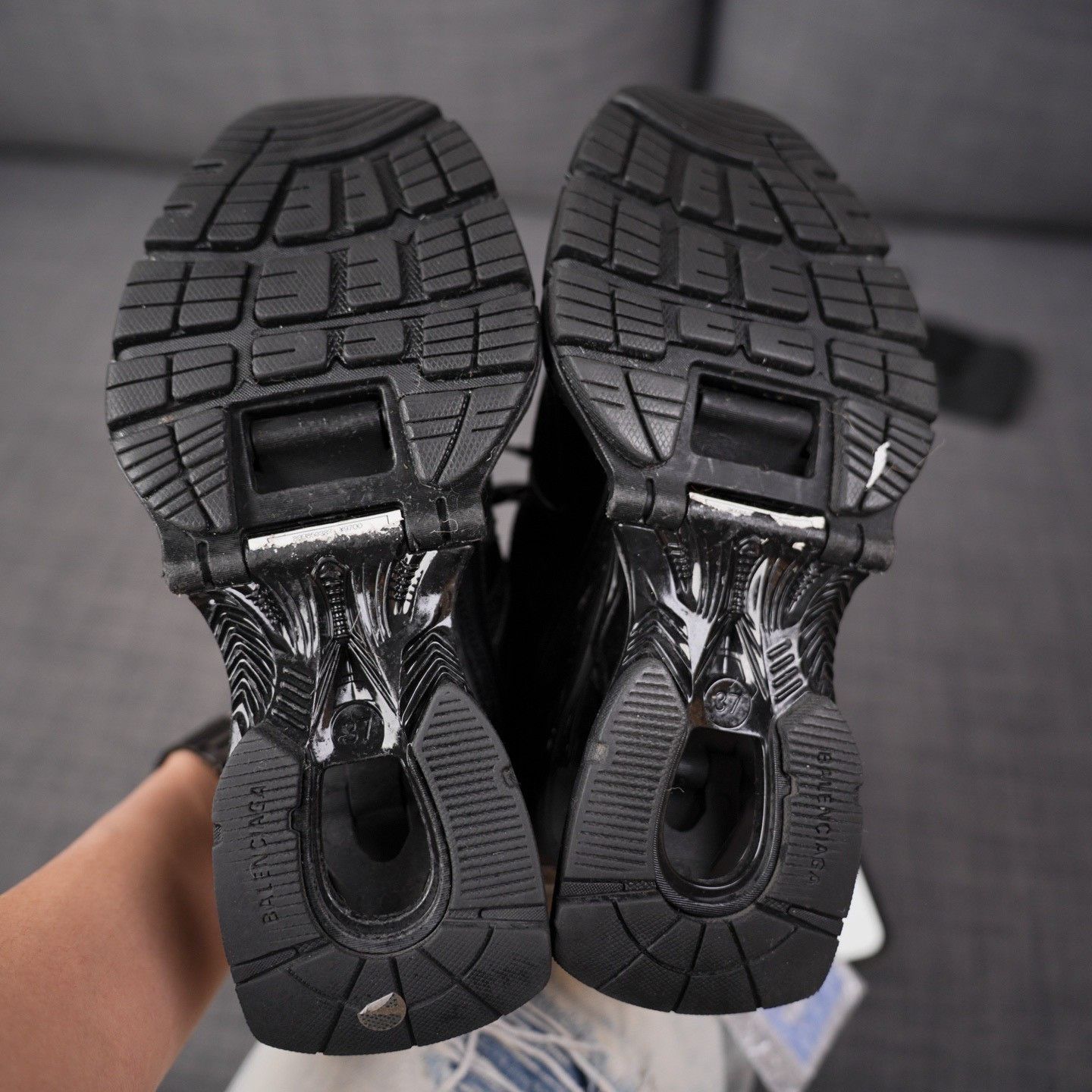 Balenciaga Balenciaga Black Lowtop Sneakers us_7 Women Size US 7 / IT 37 - 9 Thumbnail