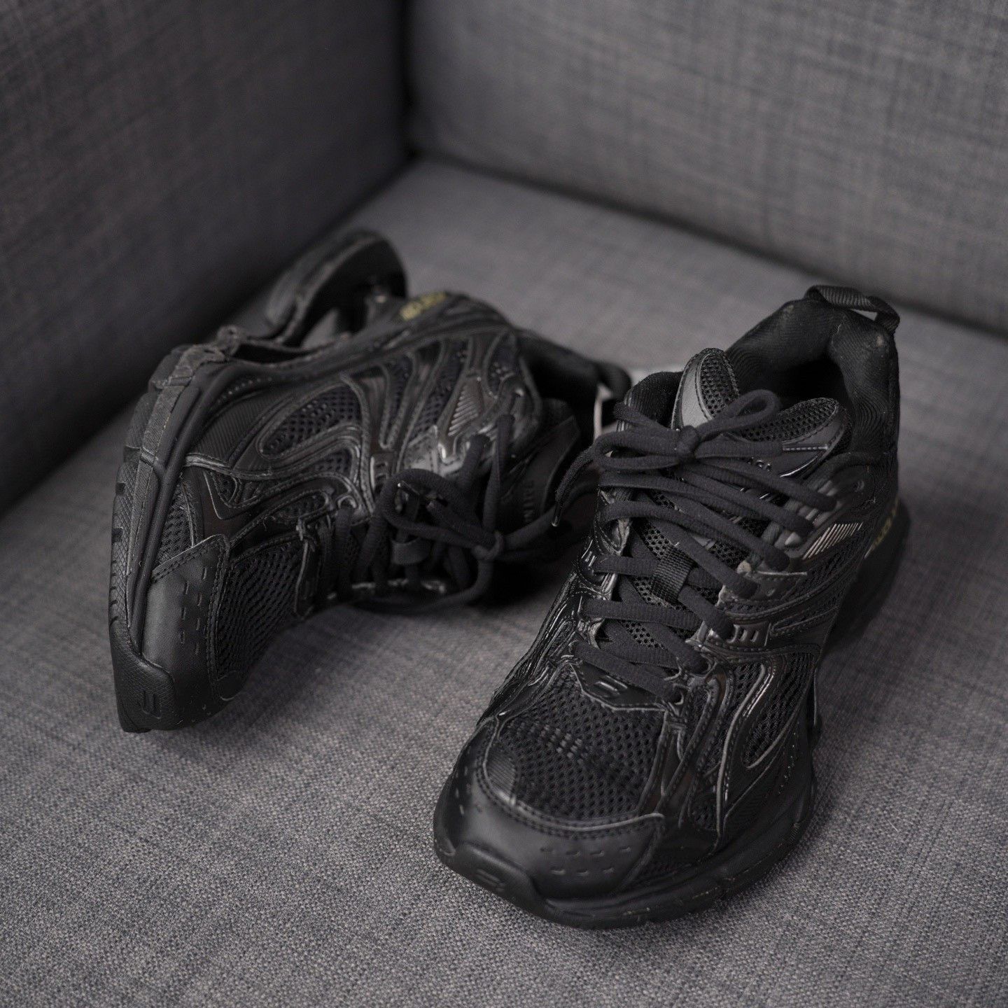 Balenciaga Balenciaga Black Lowtop Sneakers us_7 Women Size US 7 / IT 37 - 2 Thumbnail