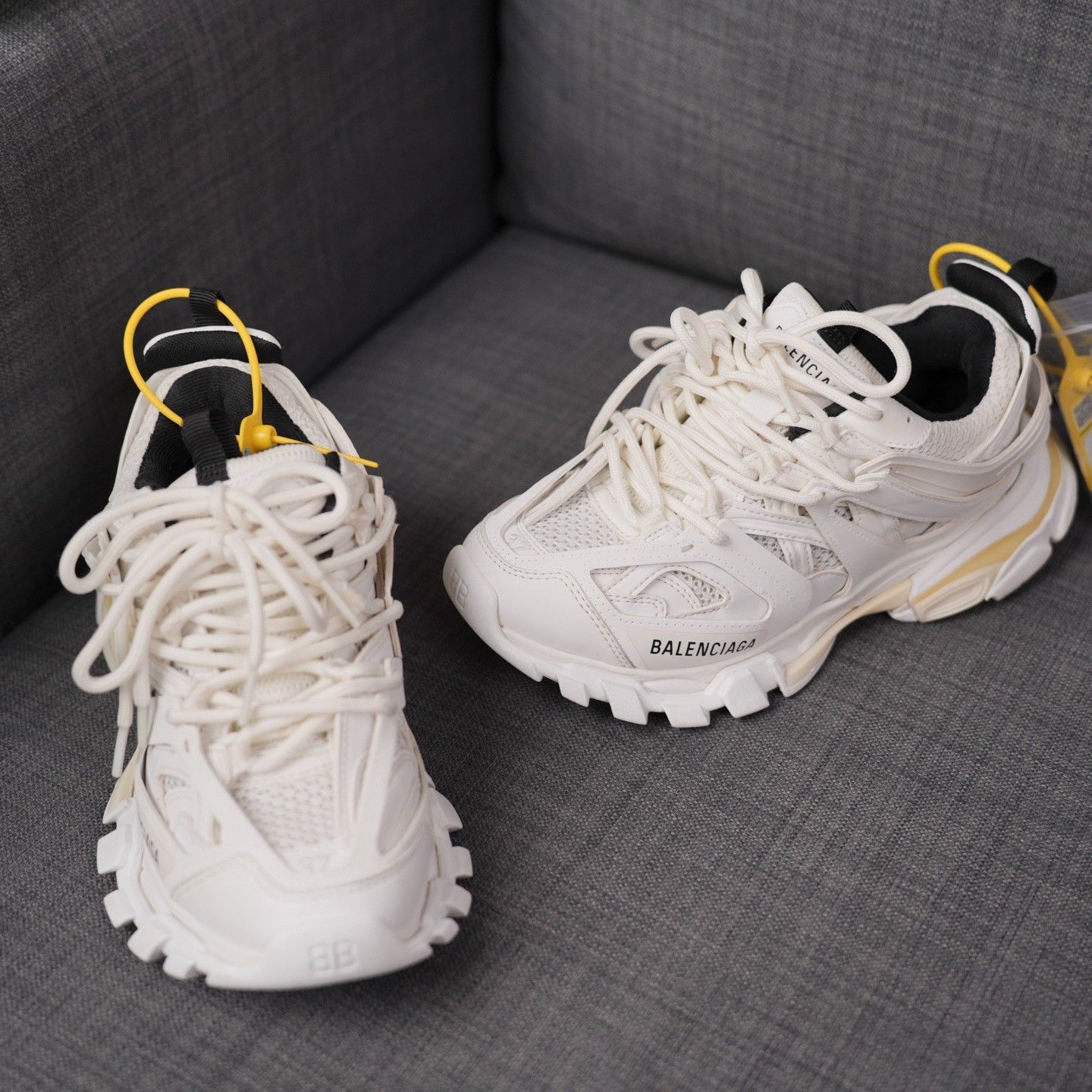 Balenciaga Balenciaga White Lowtop Sneakers us_7 Women Size US 7 / IT 37 - 3 Thumbnail