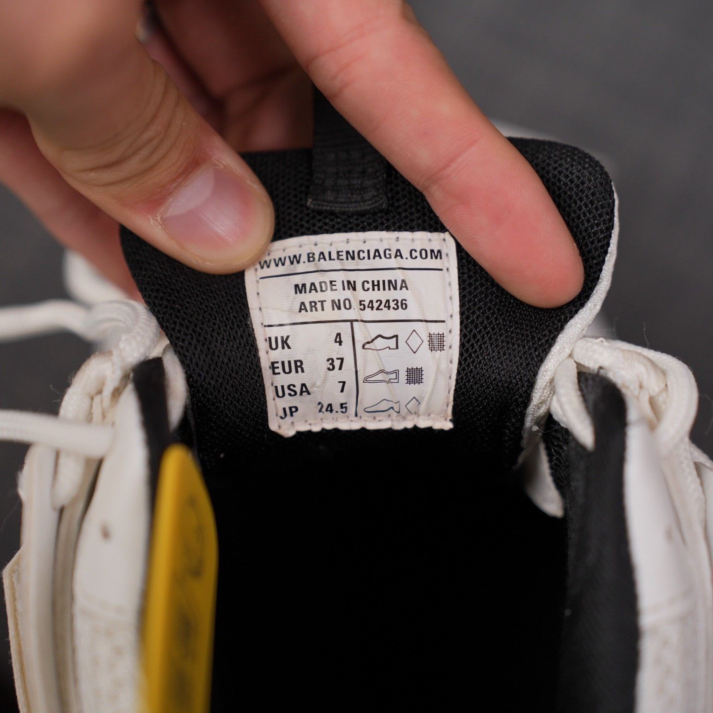 Balenciaga Balenciaga White Lowtop Sneakers us_7 Women Size US 7 / IT 37 - 7 Thumbnail