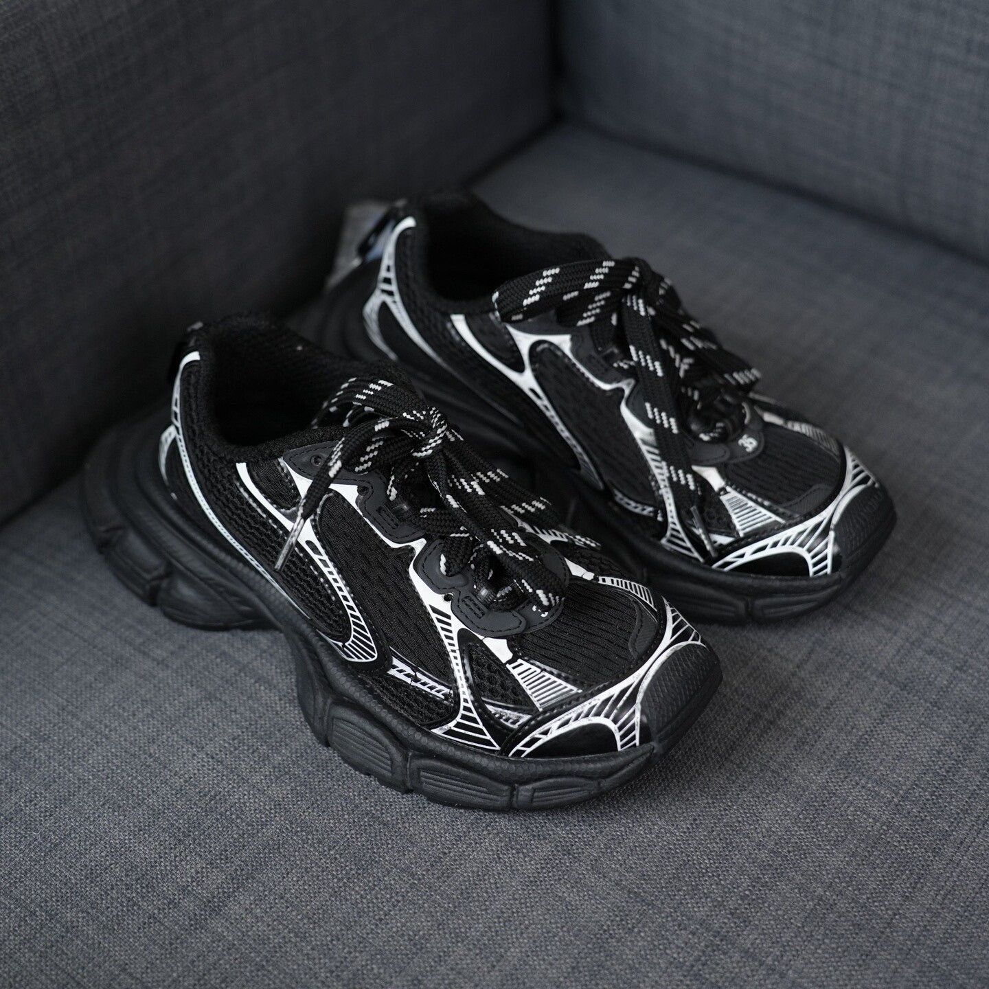Balenciaga Balenciaga Black Lowtop Sneakers us_5 Women Size US 5 / IT 35 - 4 Thumbnail