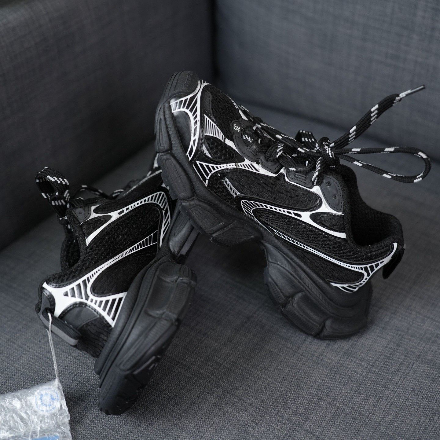 Balenciaga Balenciaga Black Lowtop Sneakers us_5 Women Size US 5 / IT 35 - 7 Thumbnail