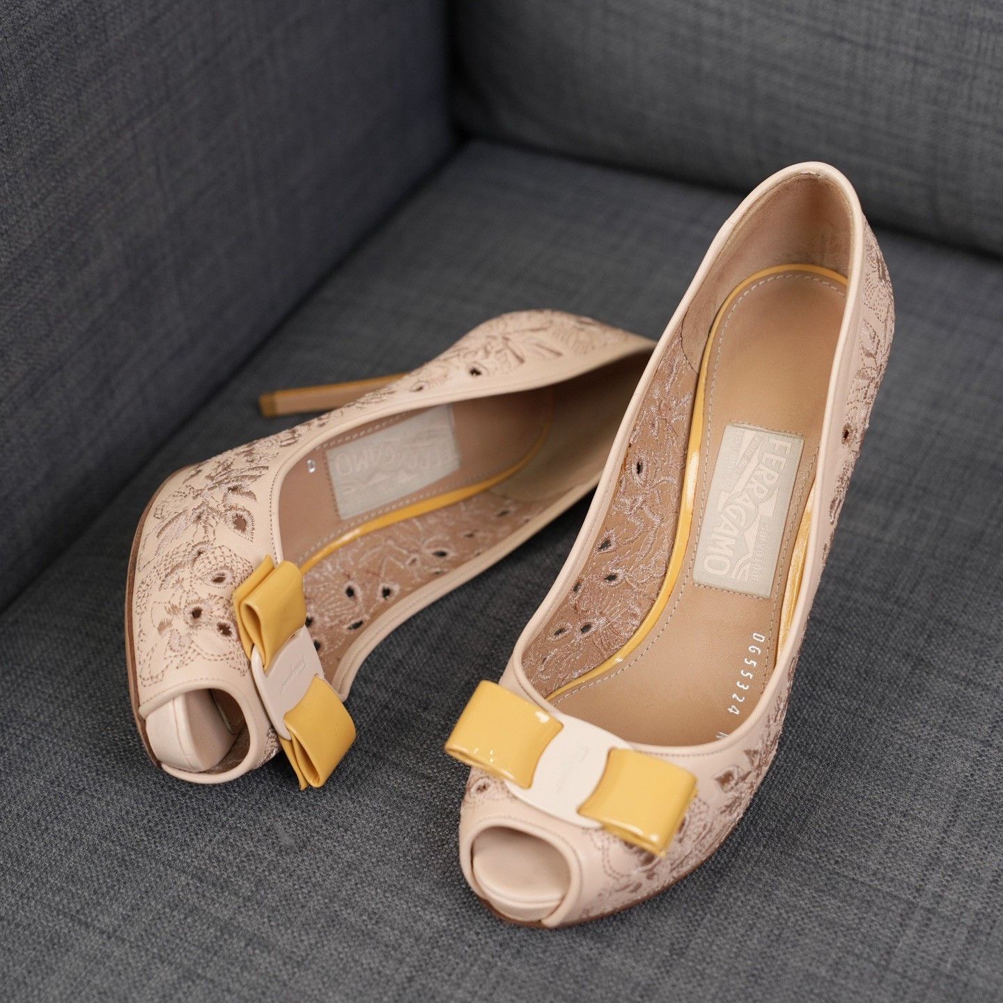 Salvatore Ferragamo Salvatore Ferragamo Lowtop Sneakers us_7 Women Size US 7 / IT 37 - 2 Thumbnail