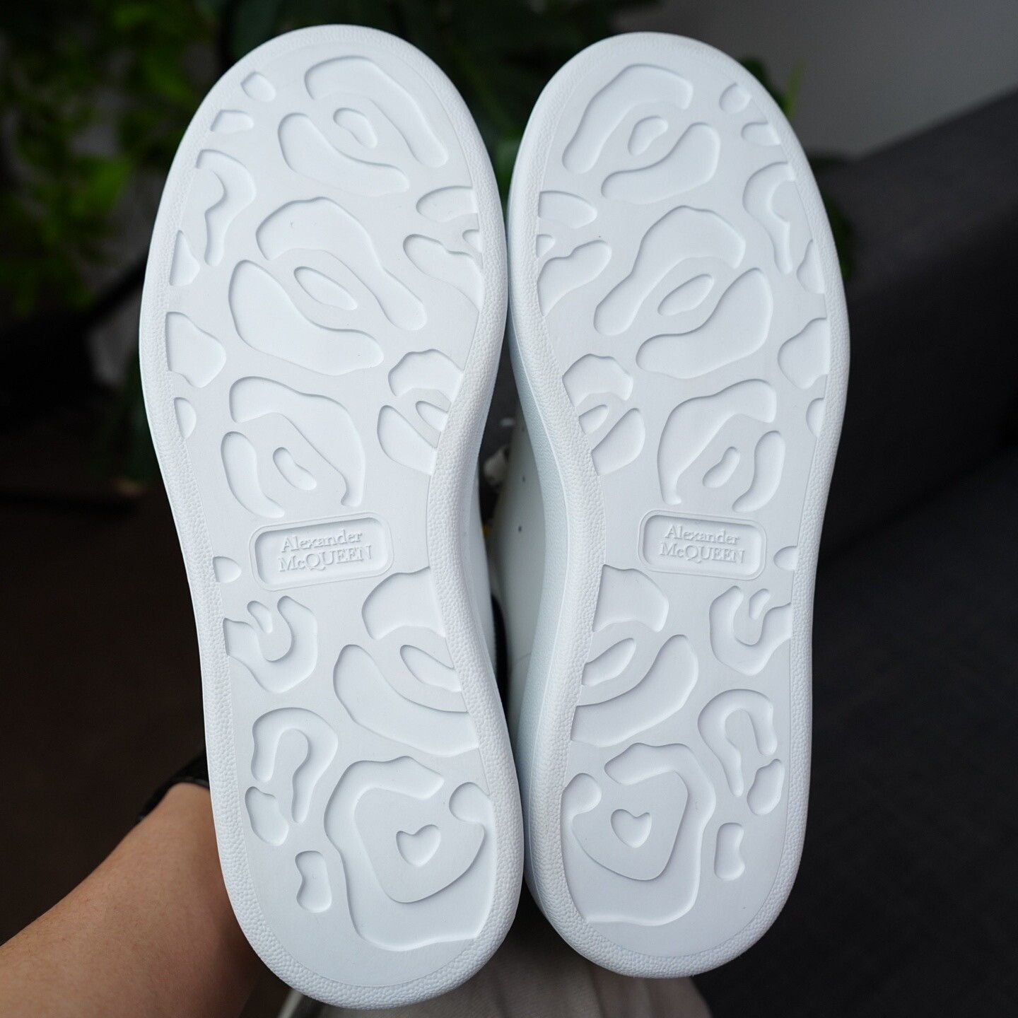 Alexander McQueen Alexander McQueen White Lowtop Sneakers 8 Men Size US 8 / EU 41 - 9 Thumbnail