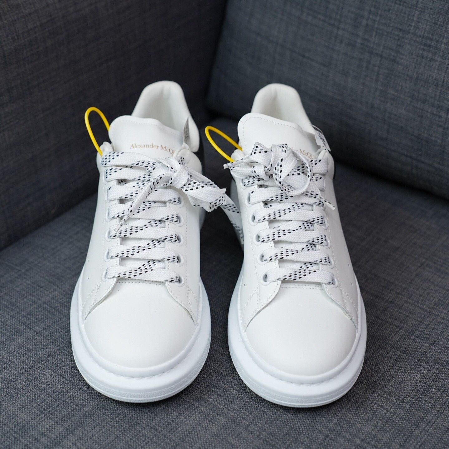Alexander McQueen Alexander McQueen White Lowtop Sneakers 8 Men Size US 8 / EU 41 - 4 Thumbnail