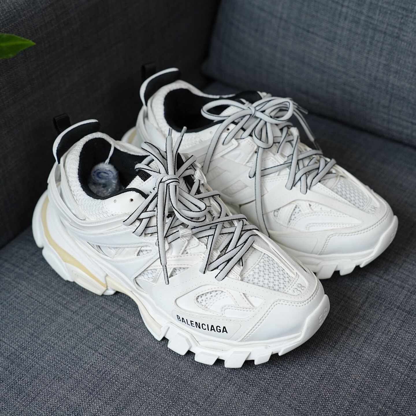 Balenciaga Balenciaga White Lowtop Sneakers us_8 Women Size US 8 / IT 38 - 5 Thumbnail