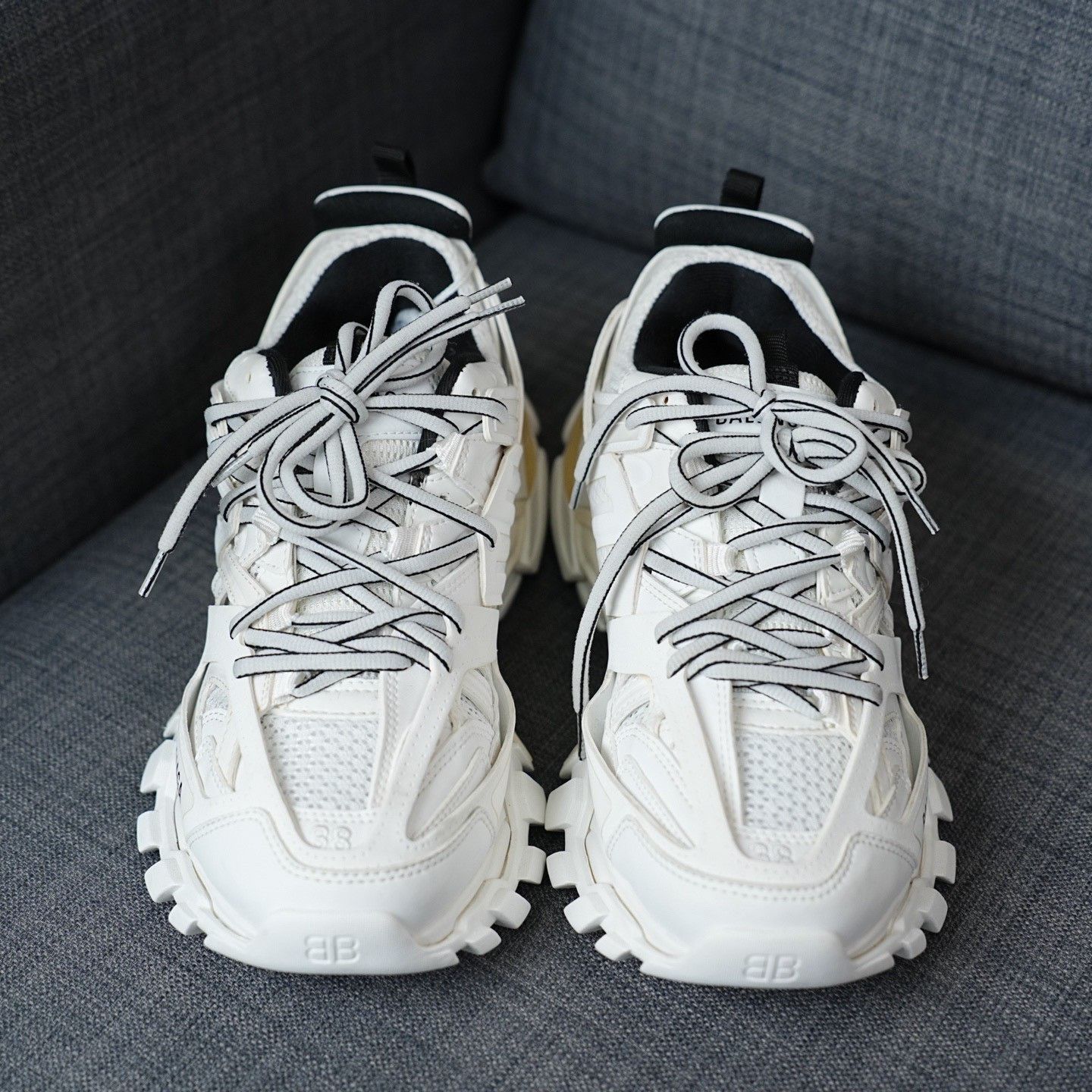 Balenciaga Balenciaga White Lowtop Sneakers us_8 Women Size US 8 / IT 38 - 4 Thumbnail