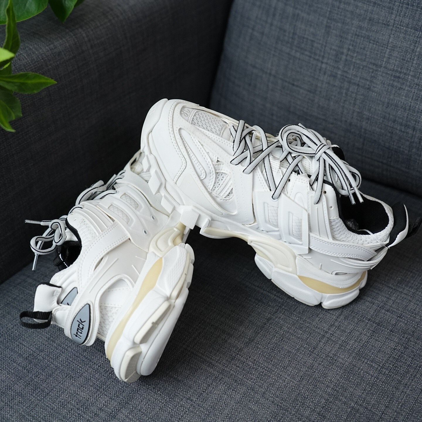 Balenciaga Balenciaga White Lowtop Sneakers us_8 Women Size US 8 / IT 38 - 8 Thumbnail