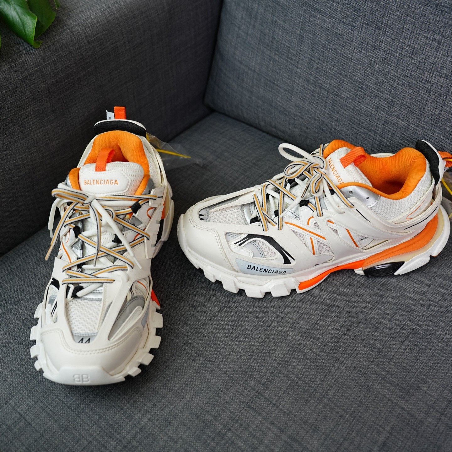 Balenciaga Balenciaga White Lowtop Sneakers 11 Men Size US 11 / EU 44 - 3 Thumbnail