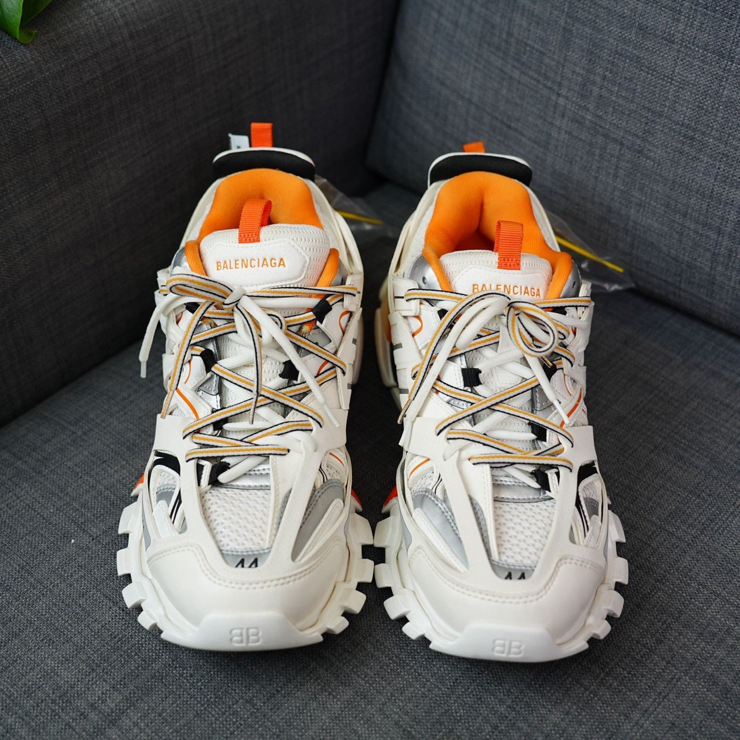 Balenciaga Balenciaga White Lowtop Sneakers 11 Men Size US 11 / EU 44 - 4 Thumbnail