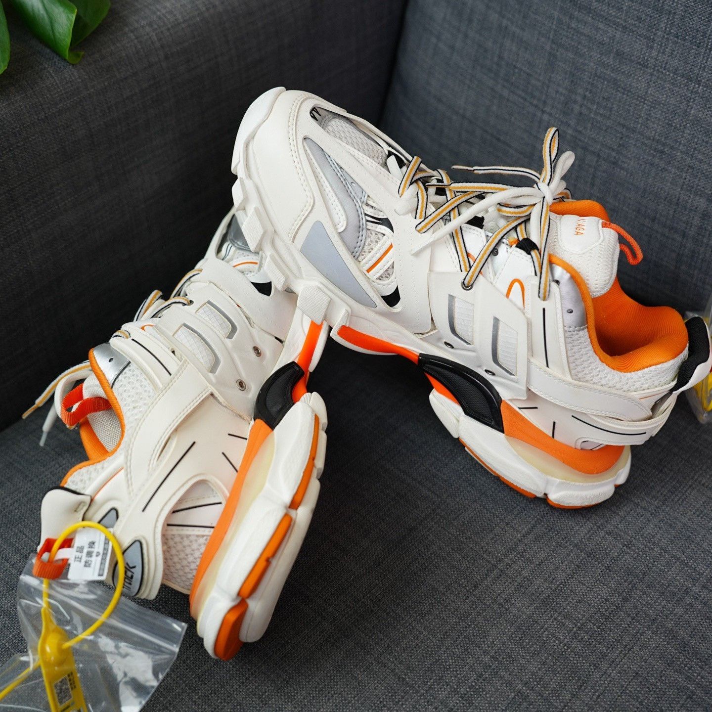 Balenciaga Balenciaga White Lowtop Sneakers 11 Men Size US 11 / EU 44 - 8 Thumbnail