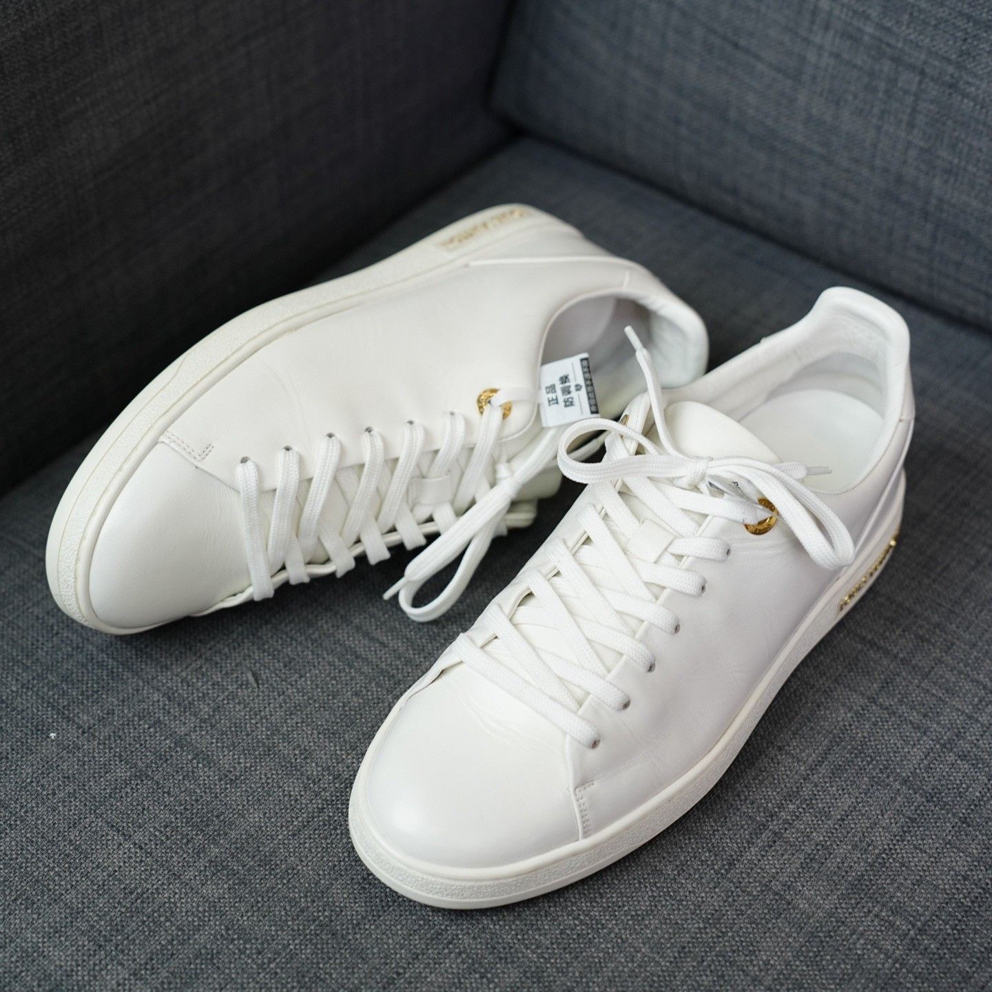 Louis Vuitton Louis Vuitton White Lowtop Sneakers us_7-5 Women Size US 7.5 / IT 37.5 - 2 Thumbnail