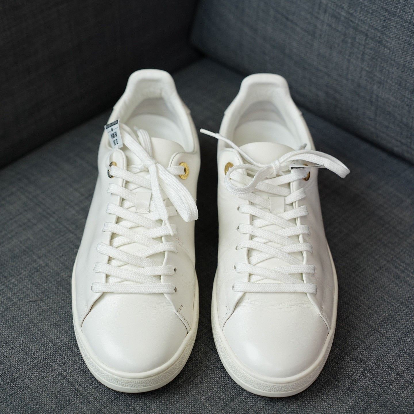 Louis Vuitton Louis Vuitton White Lowtop Sneakers us_7-5 Women Size US 7.5 / IT 37.5 - 4 Thumbnail