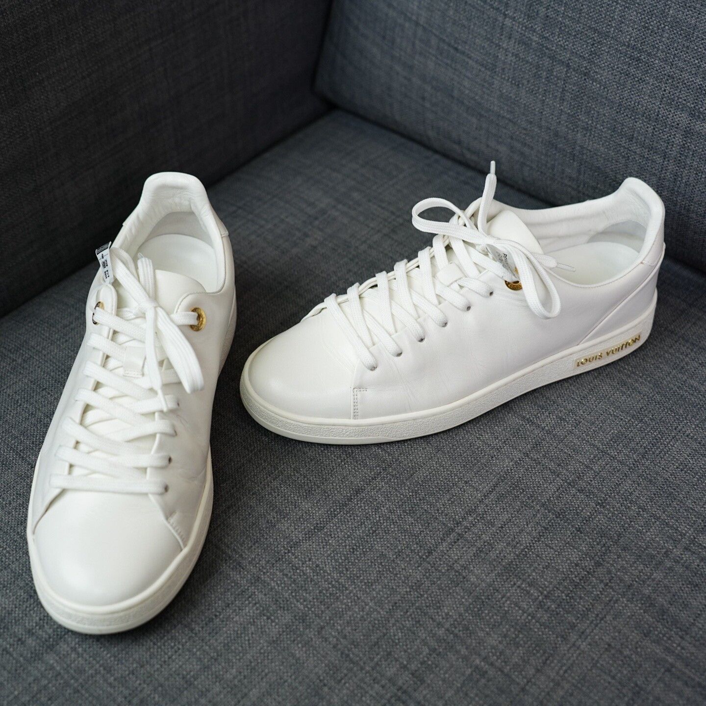 Louis Vuitton Louis Vuitton White Lowtop Sneakers us_7-5 Women Size US 7.5 / IT 37.5 - 3 Thumbnail