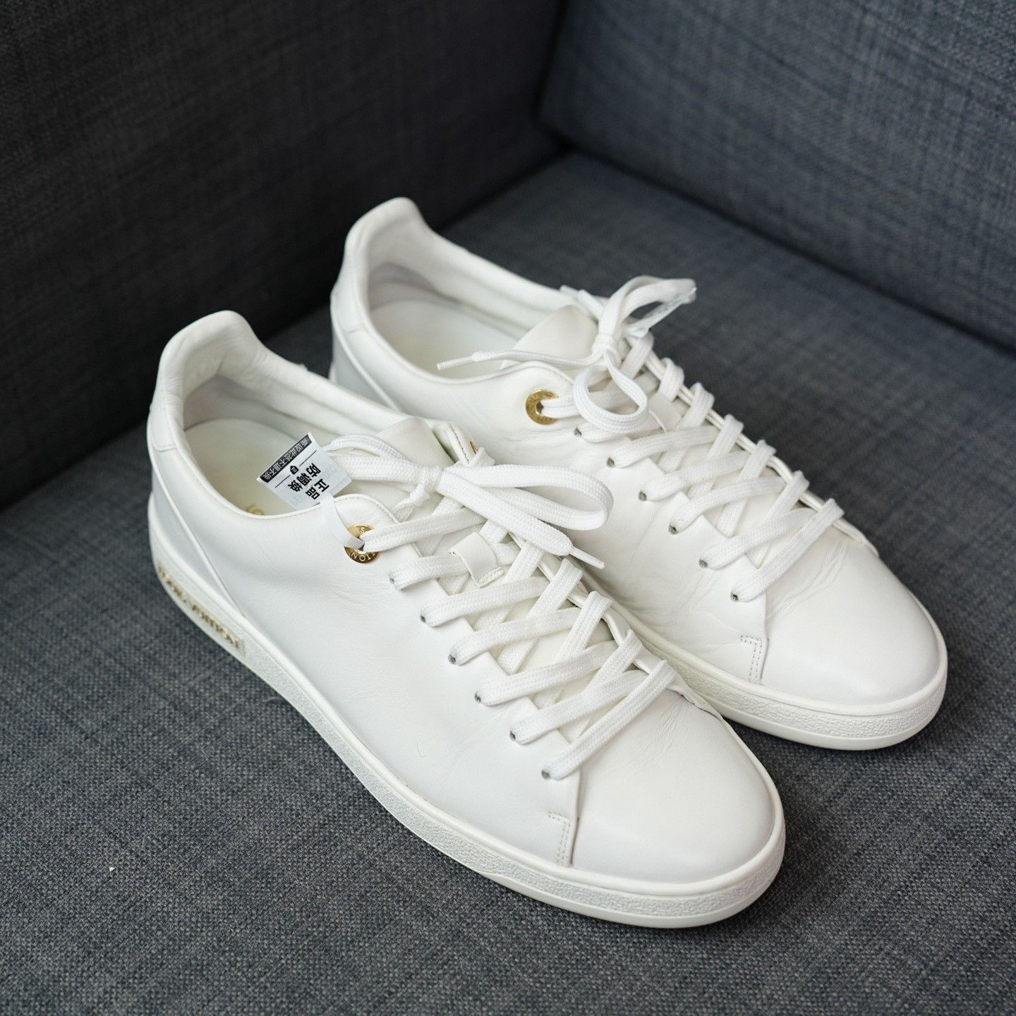 Louis Vuitton Louis Vuitton White Lowtop Sneakers us_7-5 Women Size US 7.5 / IT 37.5 - 5 Thumbnail