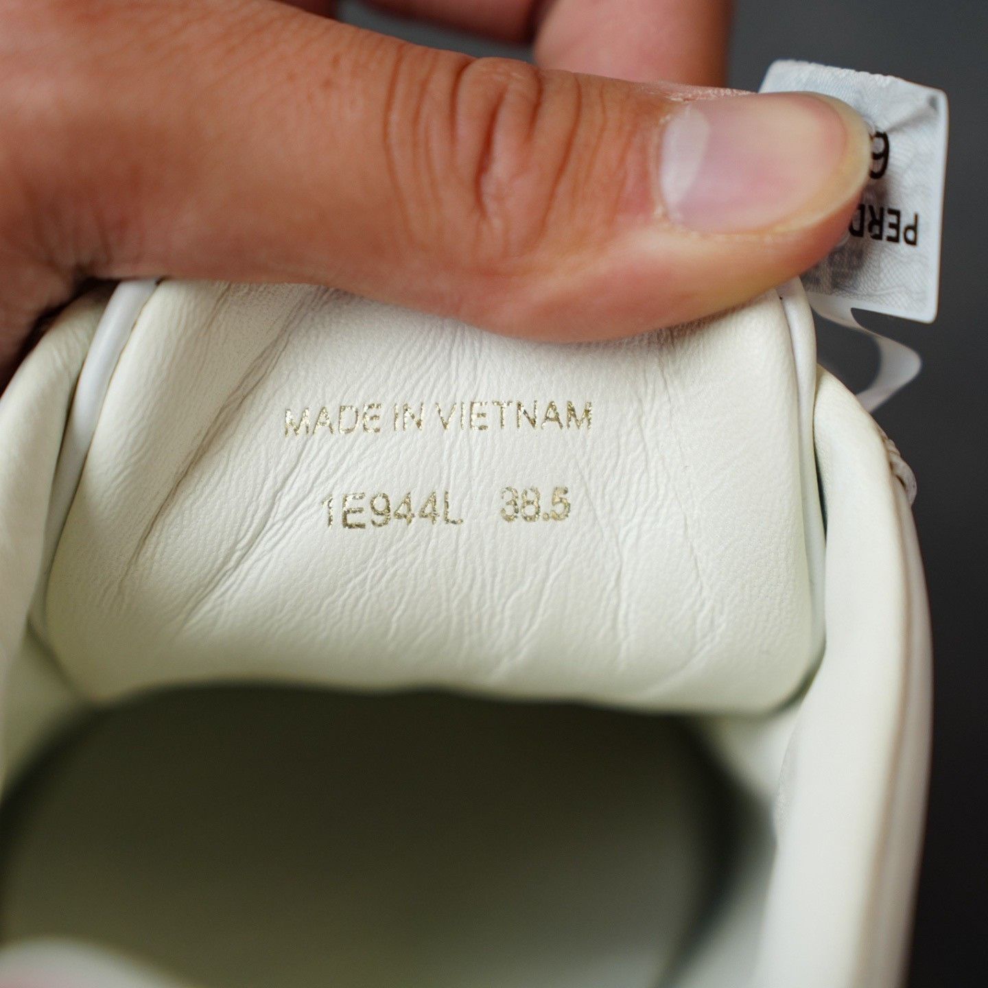 Prada Prada White Lowtop Sneakers us_8-5 Women Size US 8.5 / IT 38.5 - 7 Thumbnail