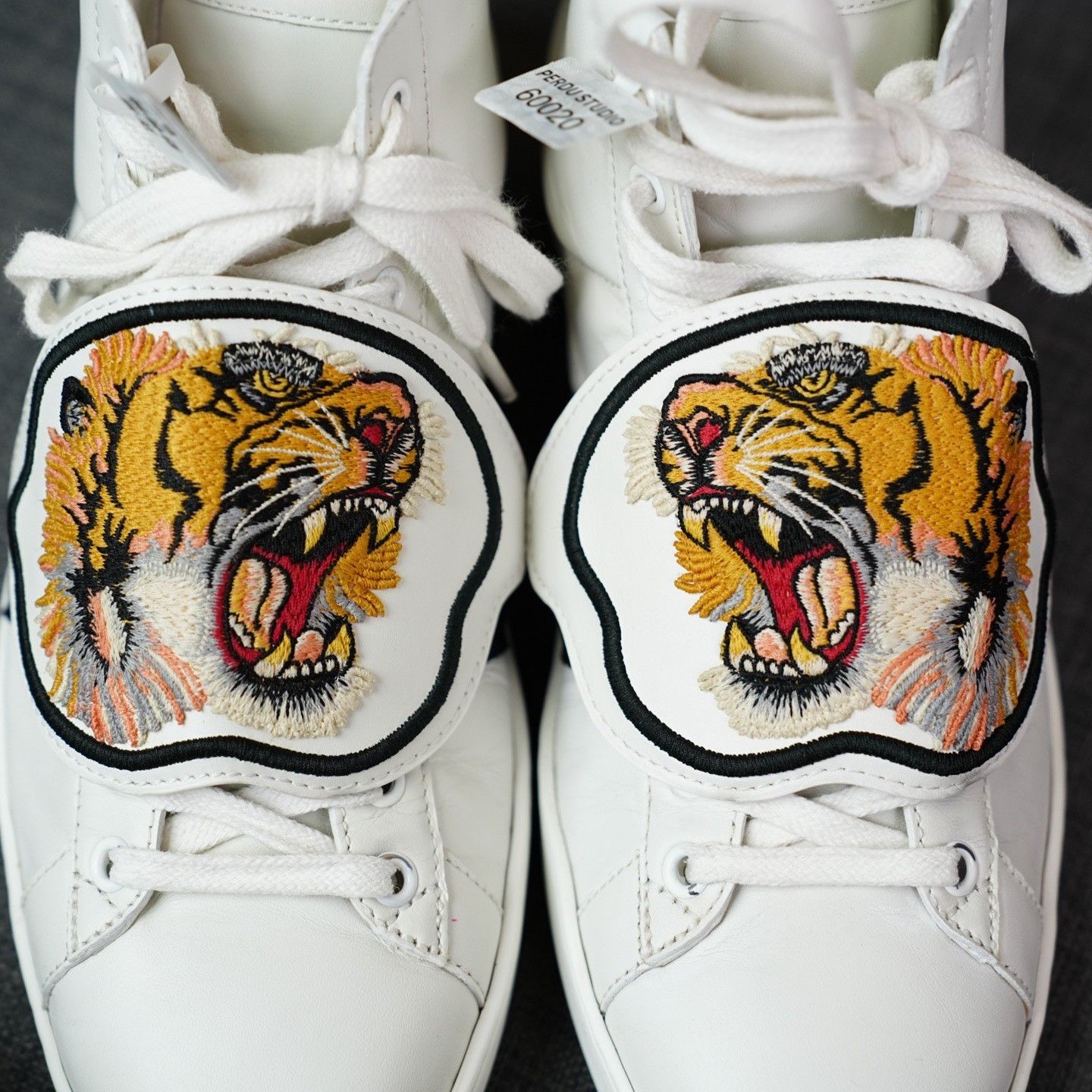 Gucci Gucci Tiger Embroidered White Hitop Sneakers us_9 Women Size US 9 / IT 39 - 8 Thumbnail