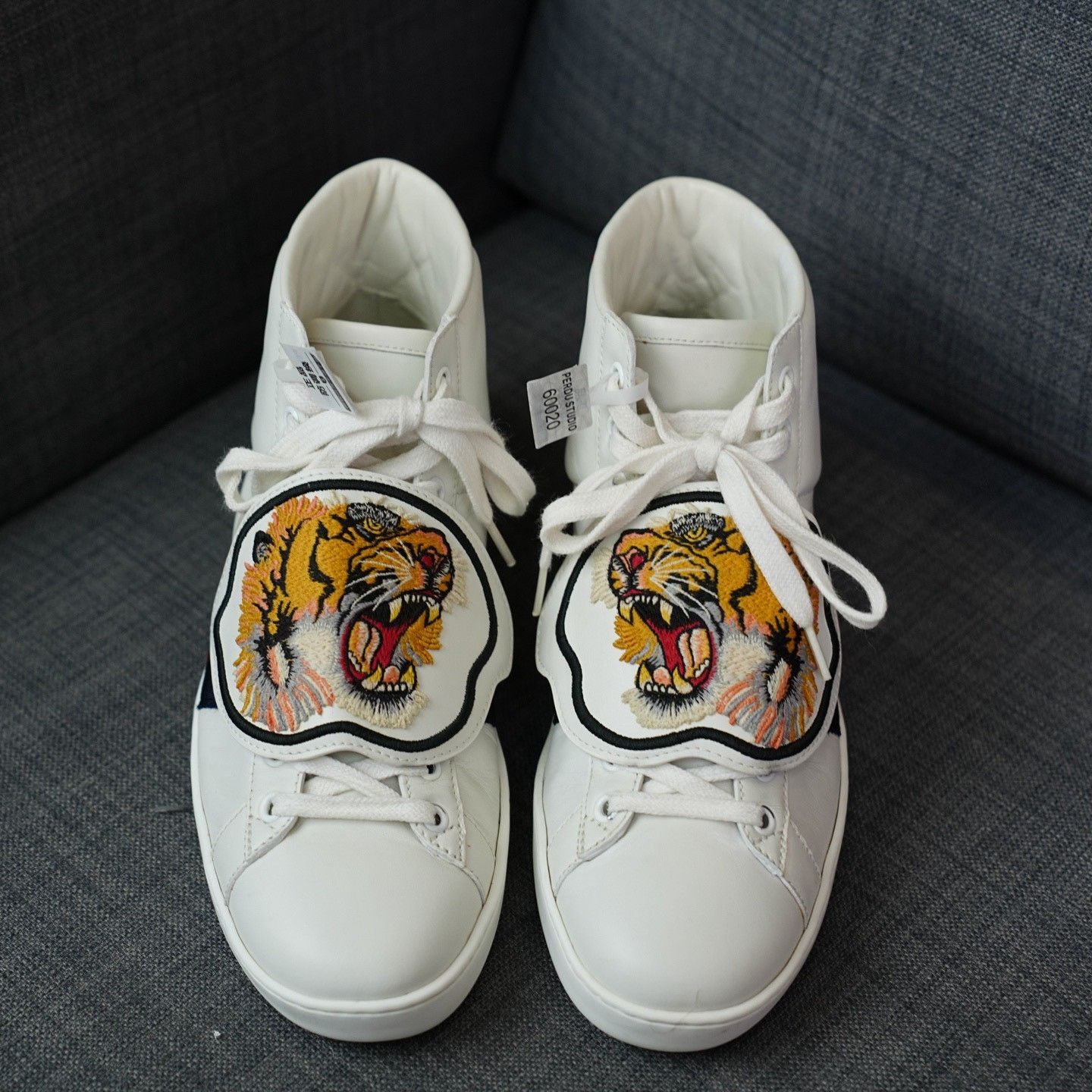 Gucci Gucci Tiger Embroidered White Hitop Sneakers us_9 Women Size US 9 / IT 39 - 4 Thumbnail