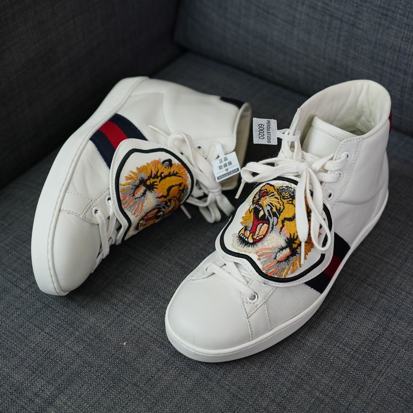 Gucci Gucci Tiger Embroidered White Hitop Sneakers us_9 Women Size US 9 / IT 39 - 2 Thumbnail