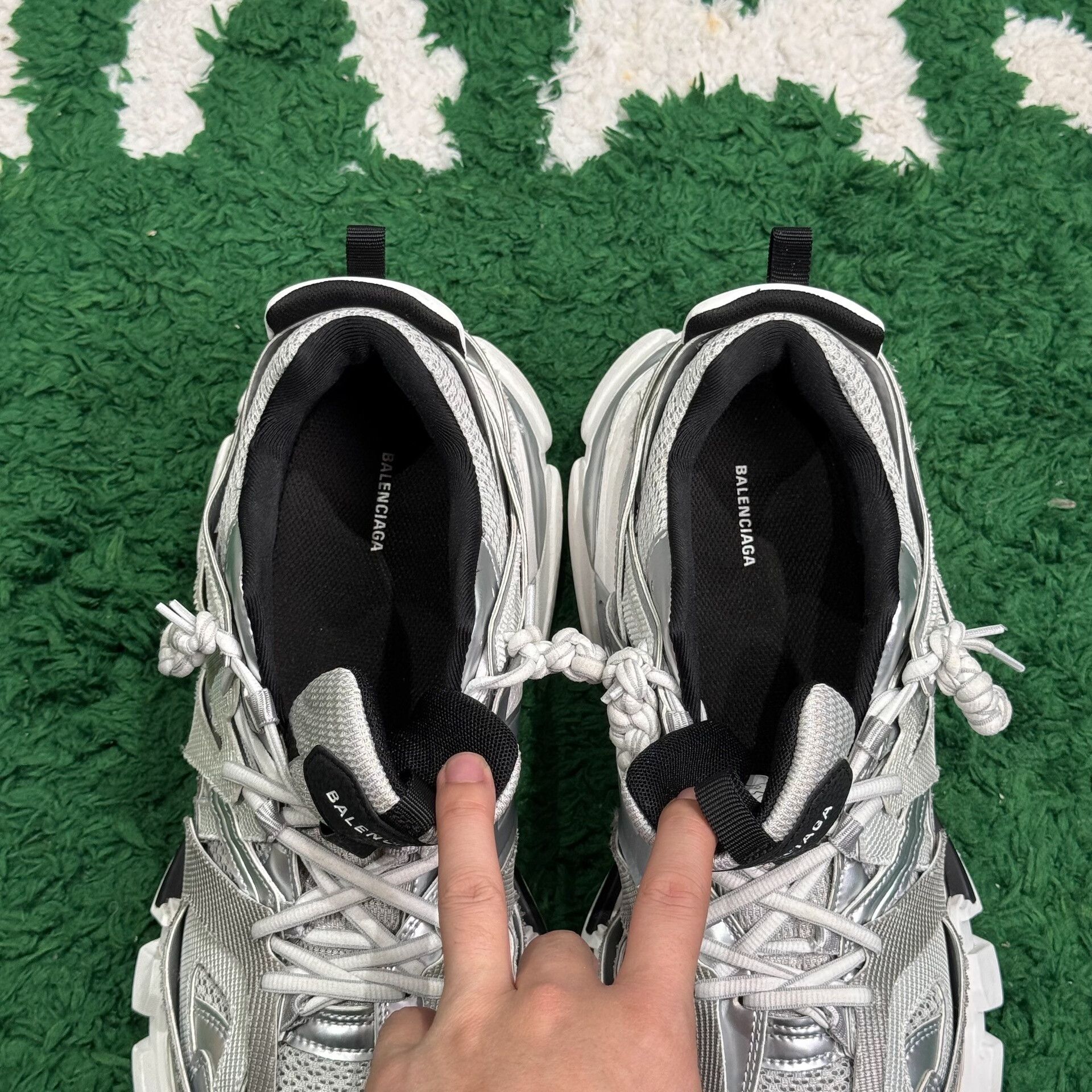 Balenciaga Balenciaga Silver Lowtop Sneakers 12 Men Size US 12 / EU 45 - 4 Thumbnail