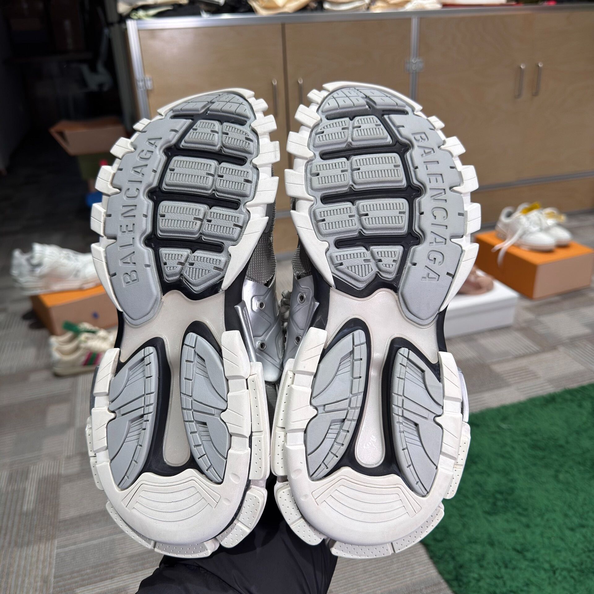 Balenciaga Balenciaga Silver Lowtop Sneakers 12 Men Size US 12 / EU 45 - 7 Thumbnail
