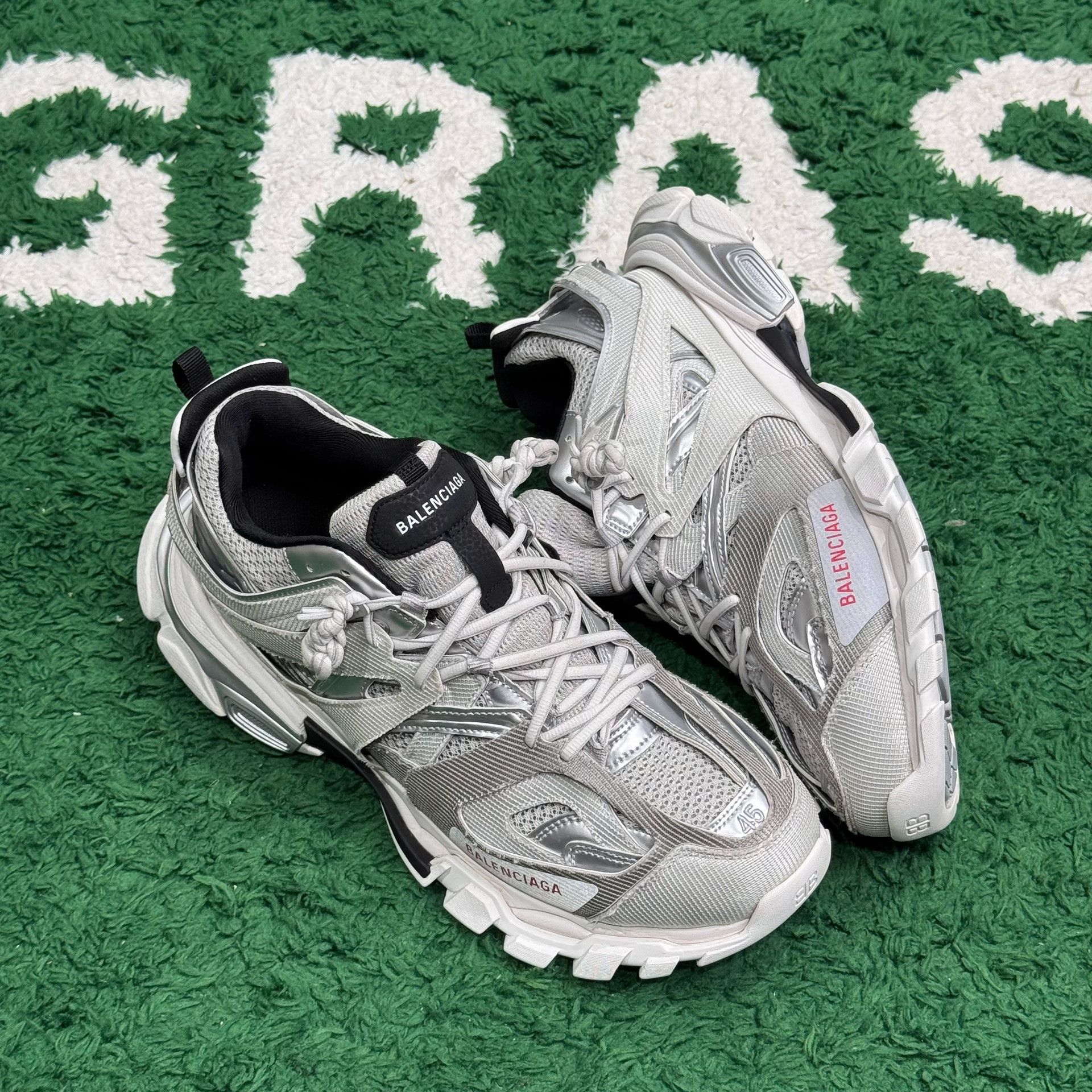 Balenciaga Balenciaga Silver Lowtop Sneakers 12 Men Size US 12 / EU 45 - 3 Thumbnail