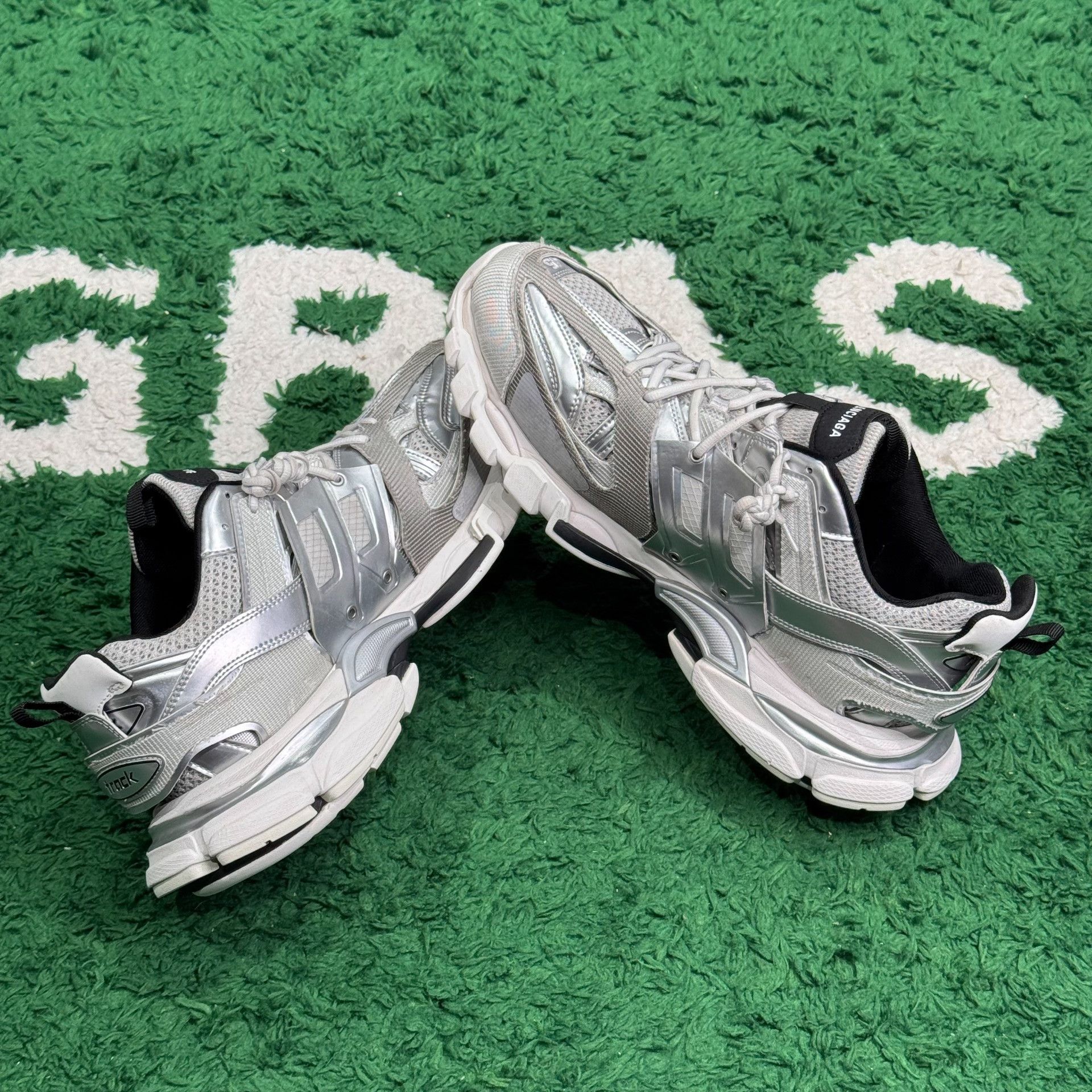 Balenciaga Balenciaga Silver Lowtop Sneakers 12 Men Size US 12 / EU 45 - 6 Thumbnail