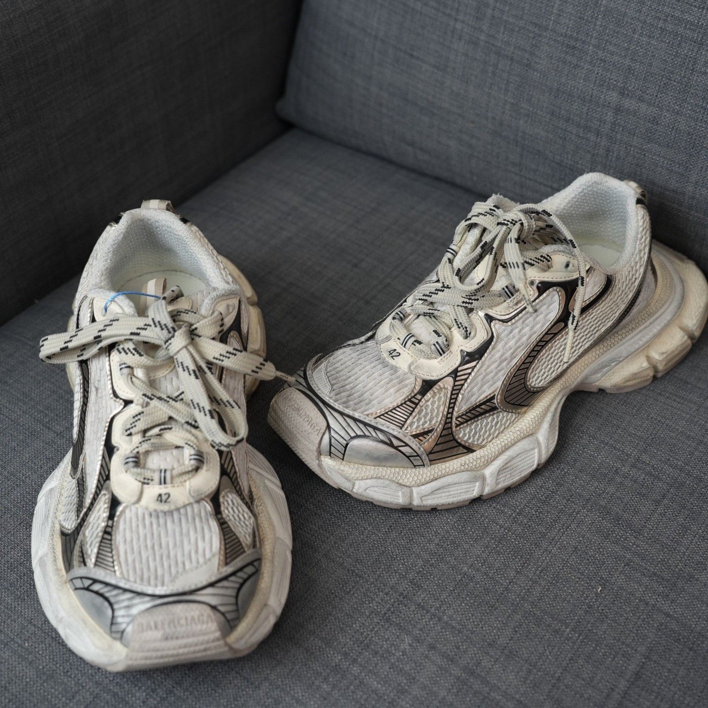 Balenciaga Balenciaga Gold Lowtop Sneakers 9 Men Size US 9 / EU 42 - 3 Thumbnail