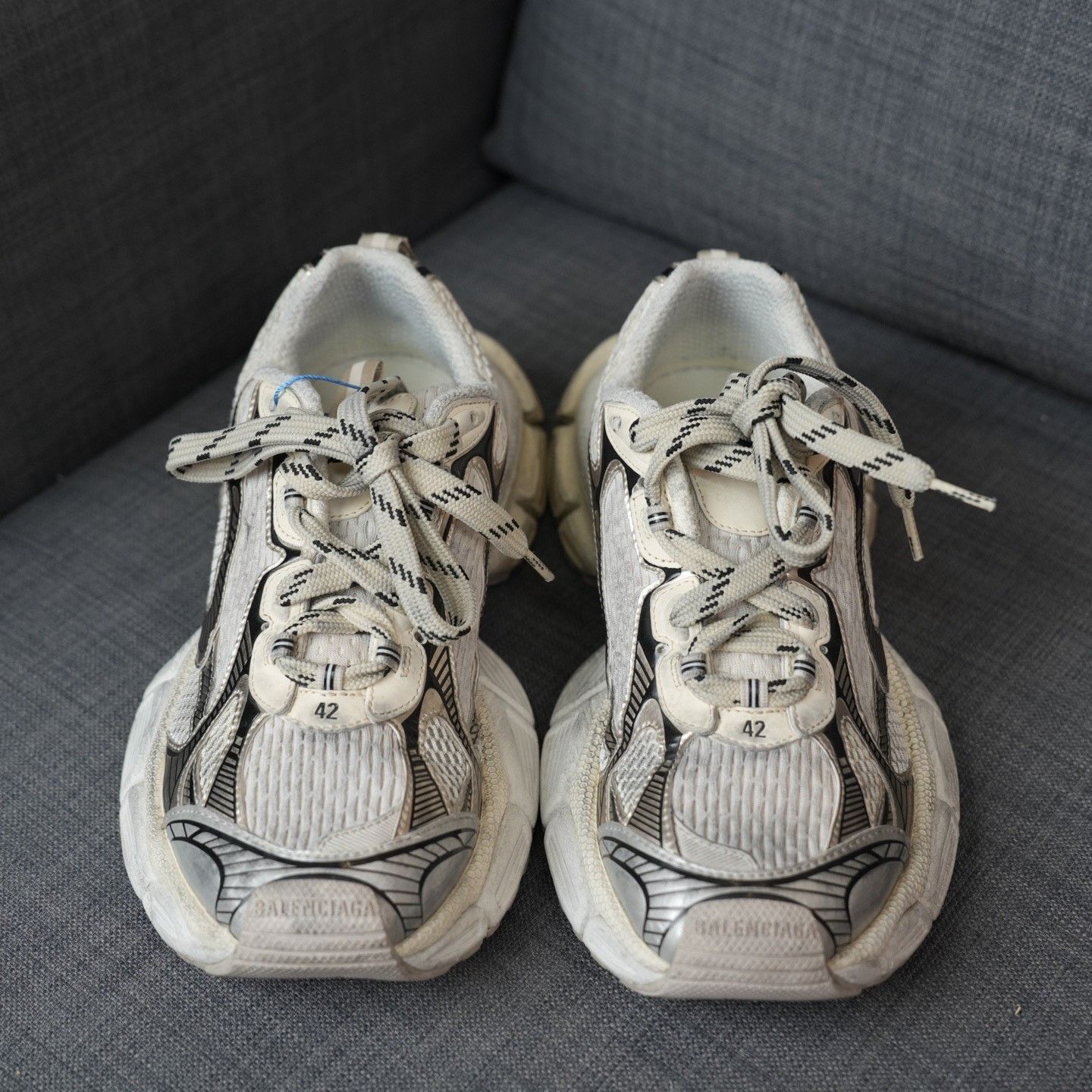 Balenciaga Balenciaga Gold Lowtop Sneakers 9 Men Size US 9 / EU 42 - 4 Thumbnail