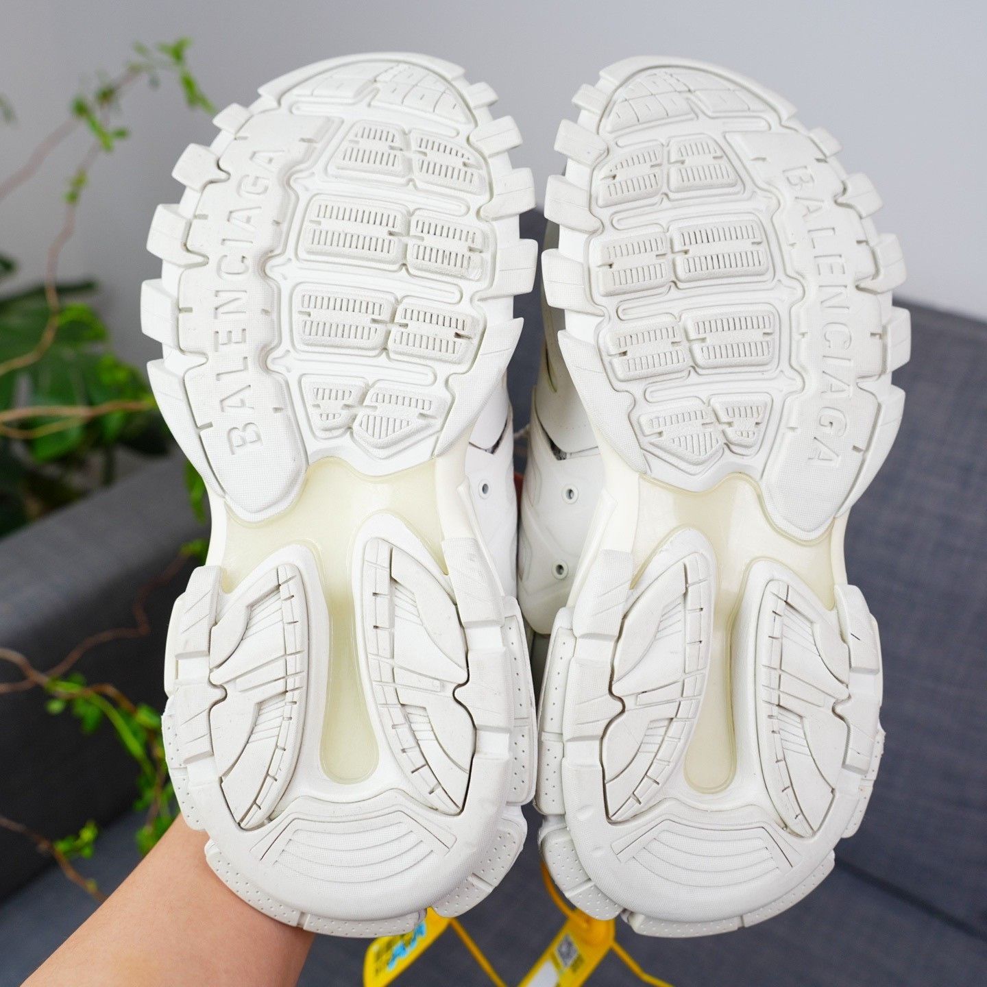 Balenciaga Balenciaga White Lowtop Sneakers us_11 Women Size US 11 / IT 41 - 9 Thumbnail