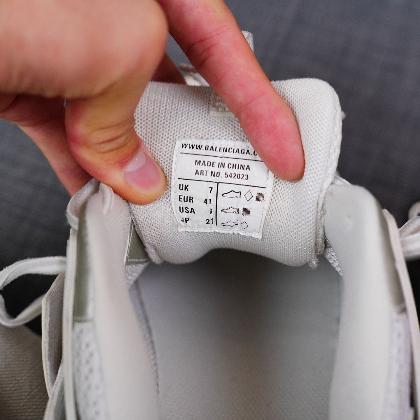 Balenciaga Balenciaga White Lowtop Sneakers us_11 Women Size US 11 / IT 41 - 7 Thumbnail