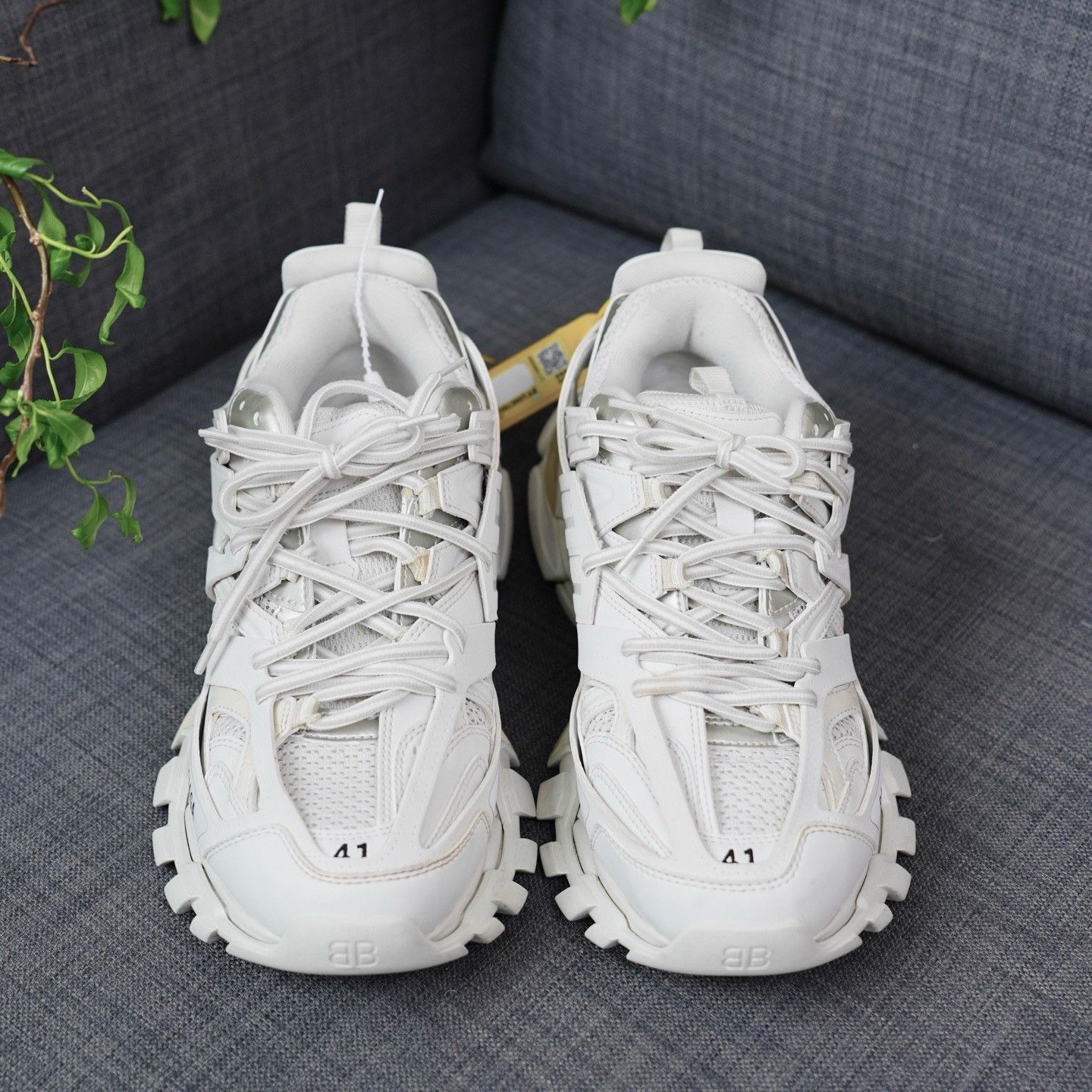 Balenciaga Balenciaga White Lowtop Sneakers us_11 Women Size US 11 / IT 41 - 4 Thumbnail