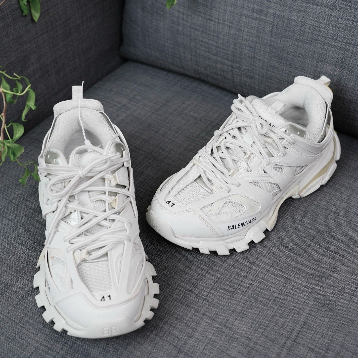 Balenciaga Balenciaga White Lowtop Sneakers us_11 Women Size US 11 / IT 41 - 3 Thumbnail